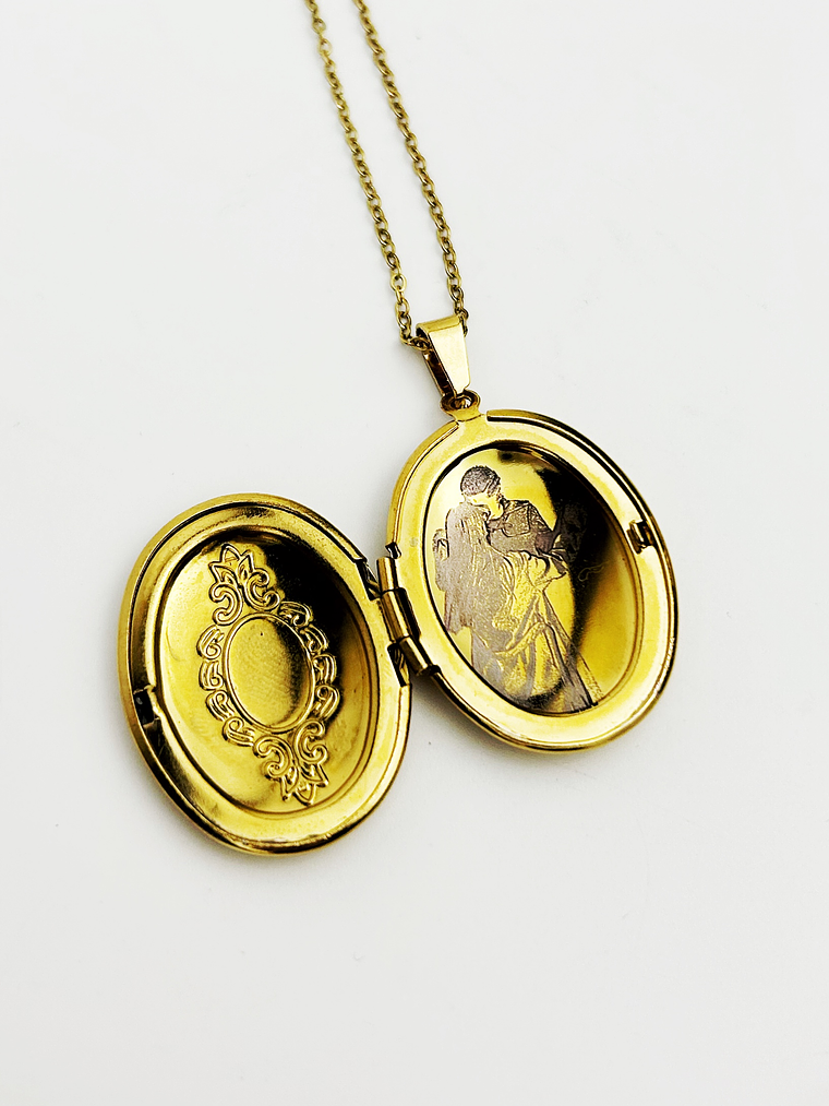 Colar Relicário Oval c/ Fotografia 4