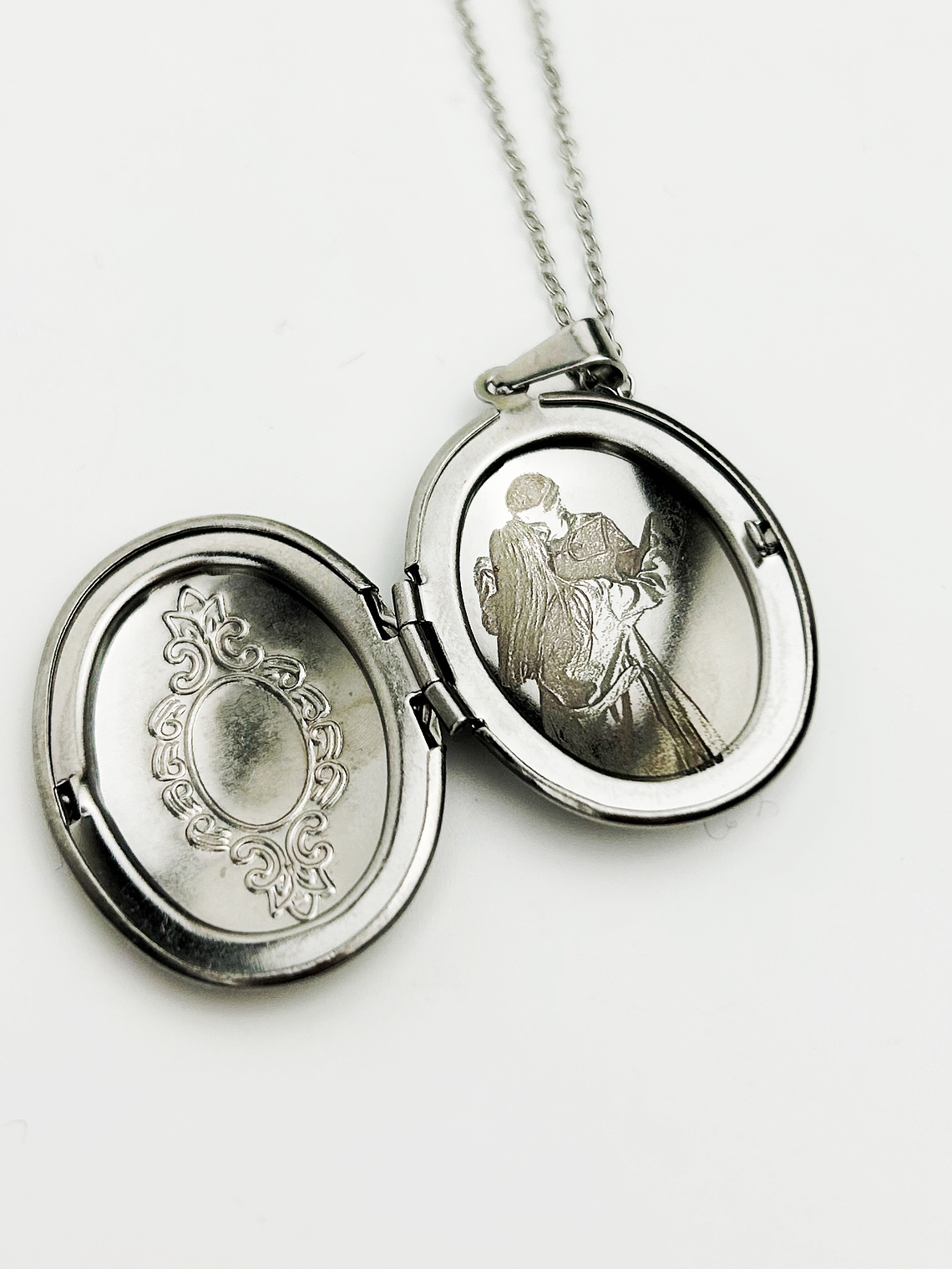 Colar Relicário Oval c/ Fotografia 7