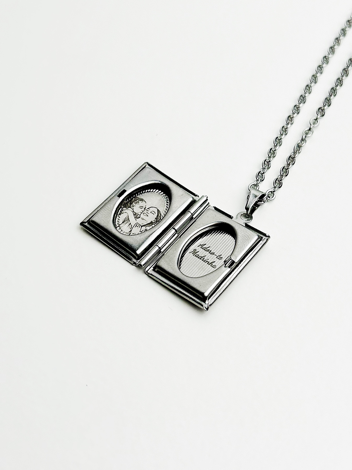 Colar Relicário Livro c/ Fotografia 4