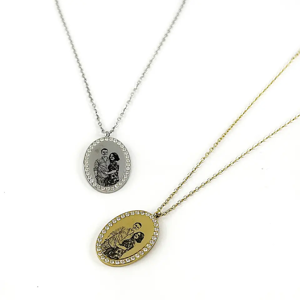 Colar Personalizado Oval c/ Brilhantes 6