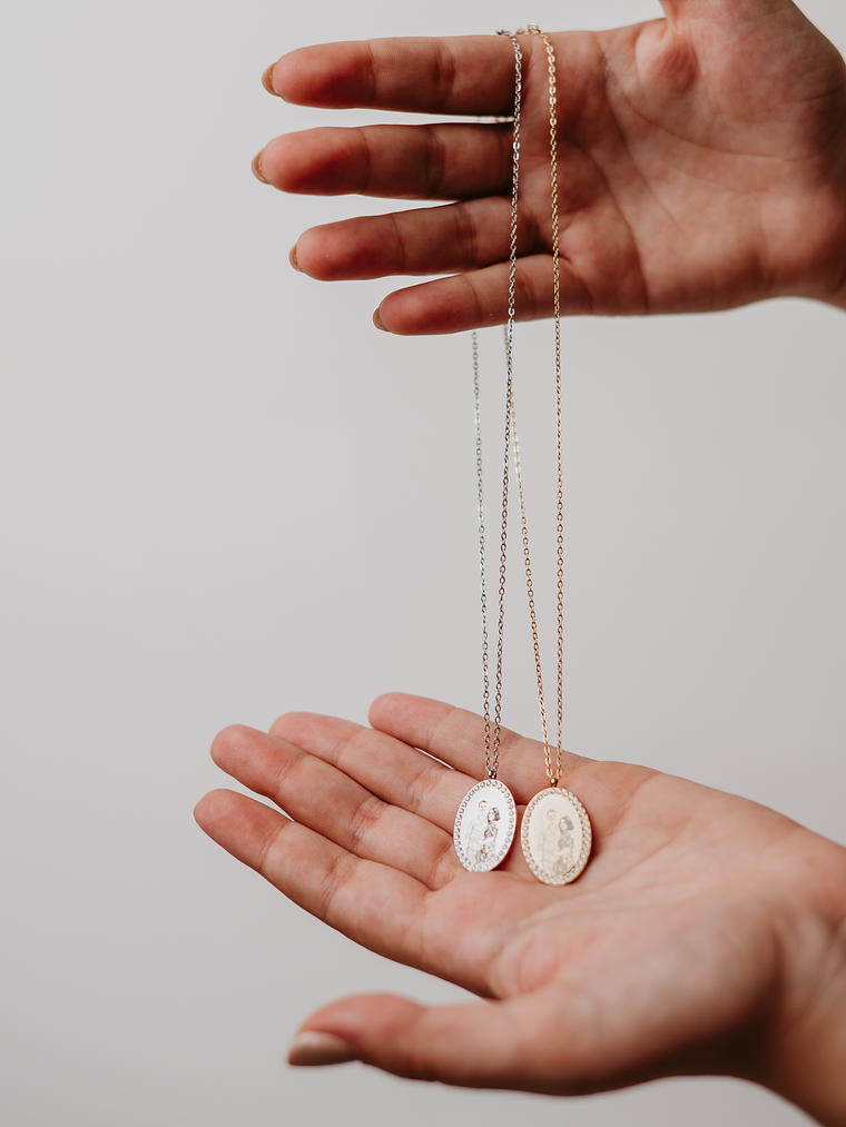 Colar Personalizado Oval c/ Brilhantes 3