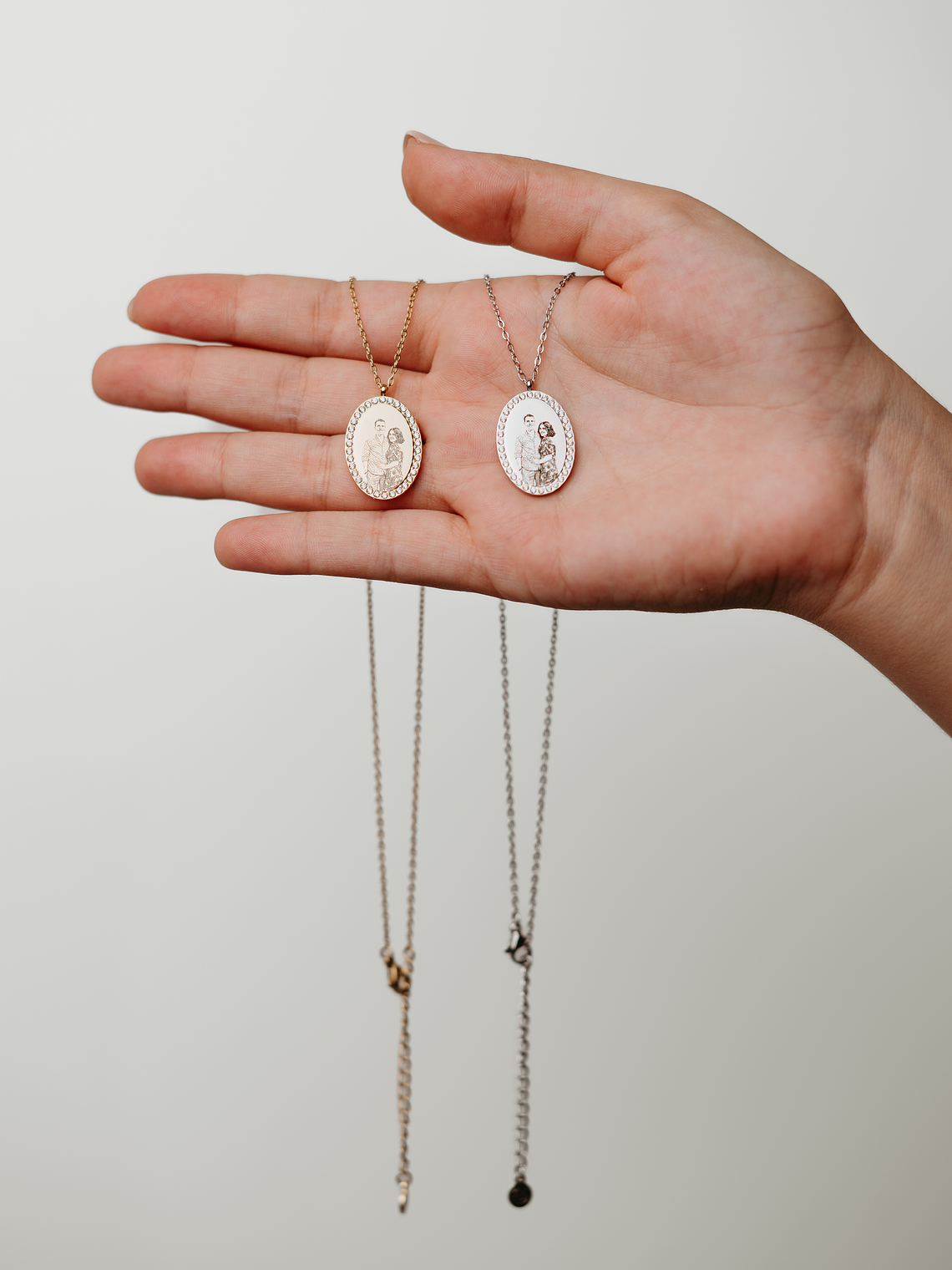 Colar Personalizado Oval c/ Brilhantes 2