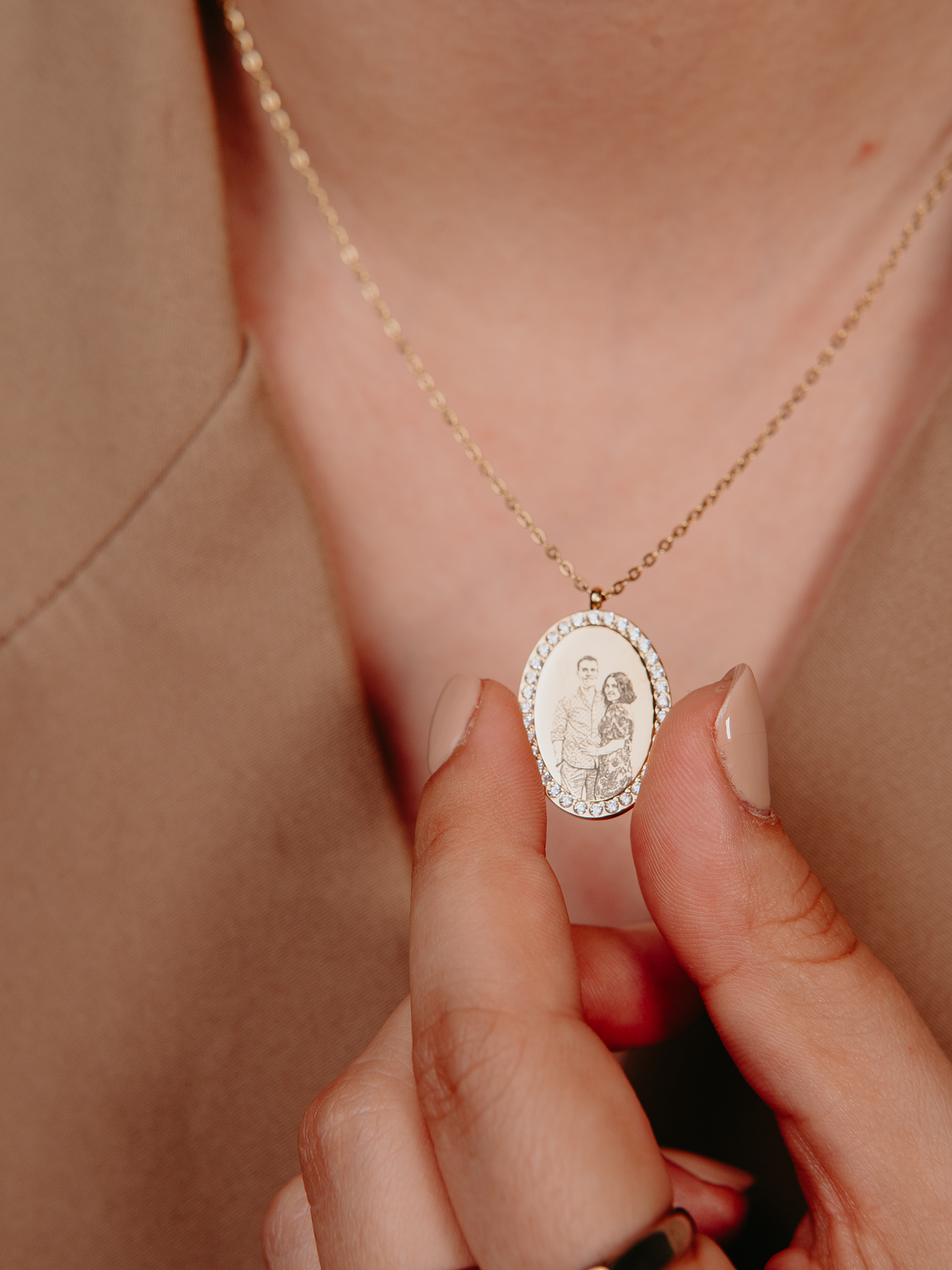 Colar Personalizado Oval c/ Brilhantes 1