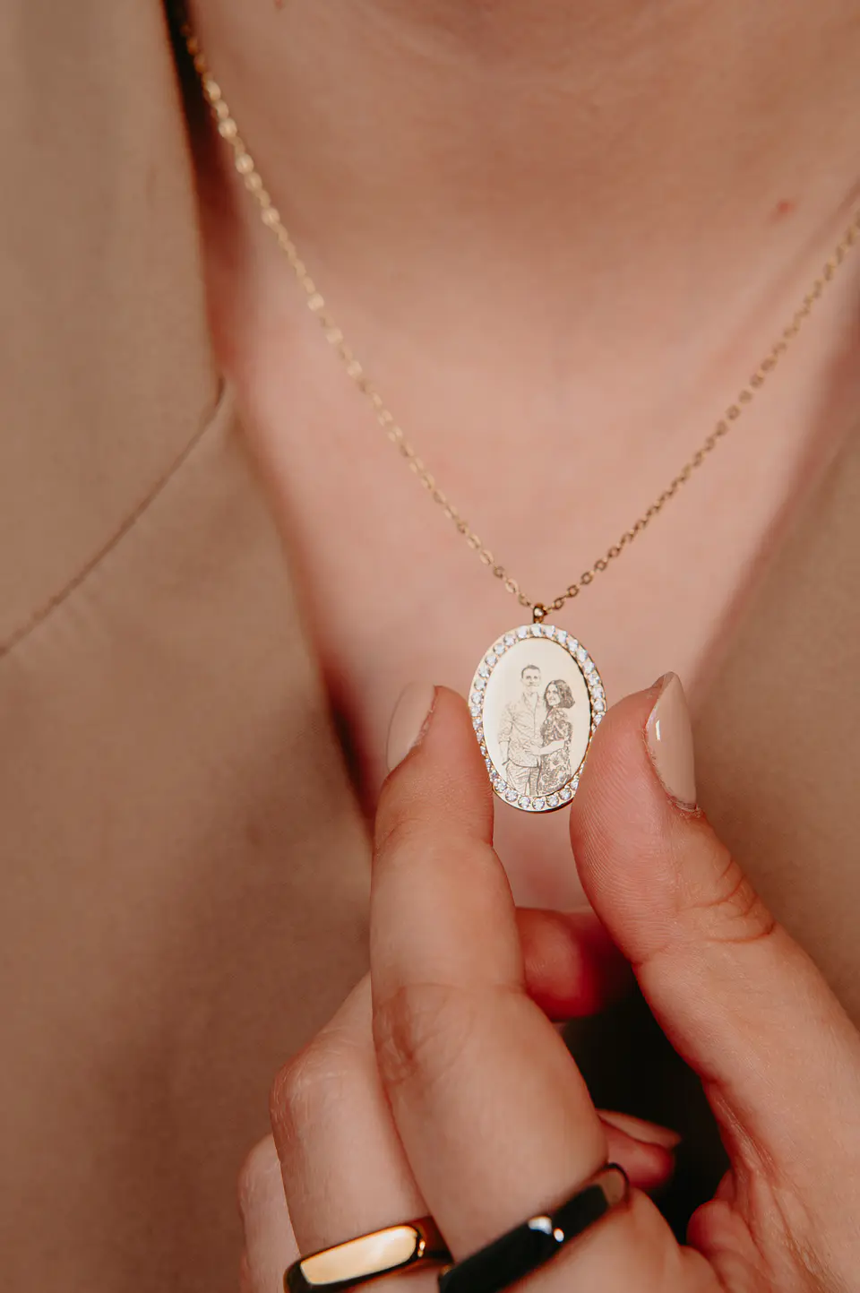 Colar Personalizado Oval c/ Brilhantes 1