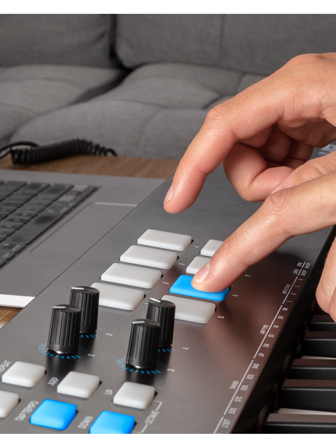 Controlador Midi V49 MKII Alesis 8