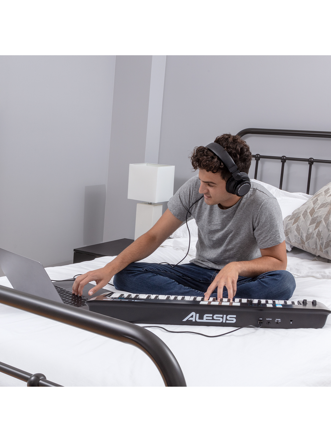 Controlador Midi V49 MKII Alesis 11