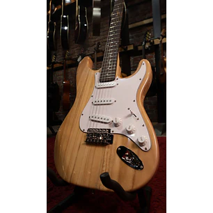 [REMATE] GUITARRA ELÉCTRICA XGTR ST-111-NT