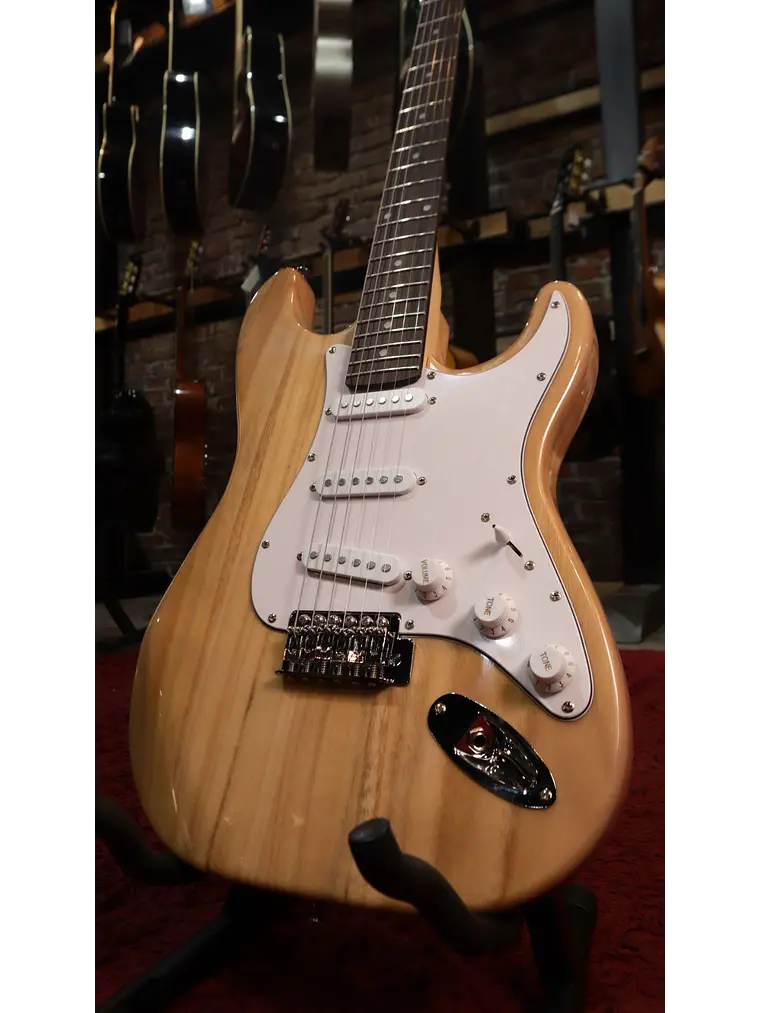 [REMATE] GUITARRA ELÉCTRICA XGTR ST-111-NT 1
