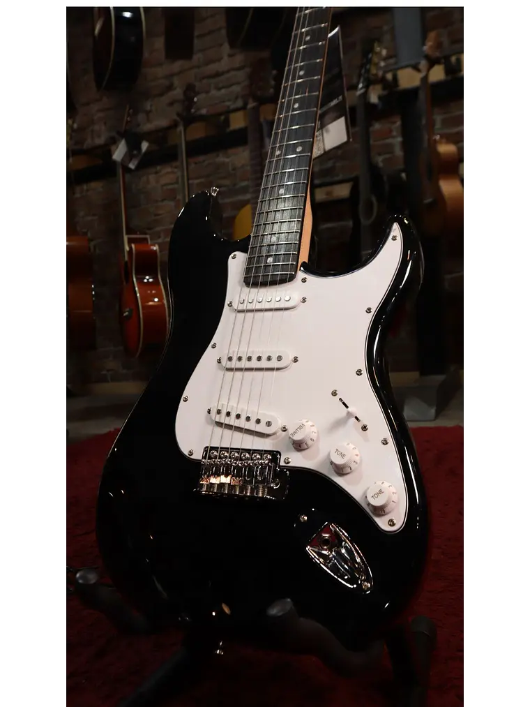 [REMATE] S-300 Black Guitarra Eléctrica Eko 1