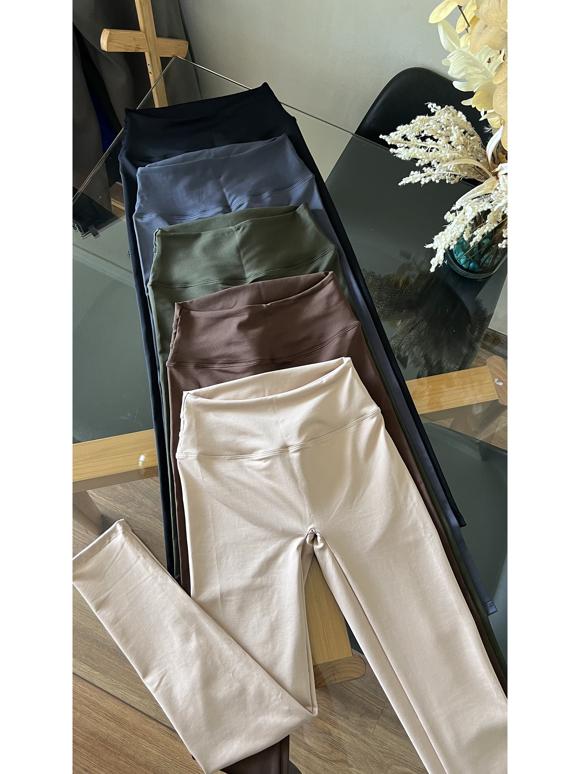 Calza lisa triple corte corazón y sin costura delantera 10