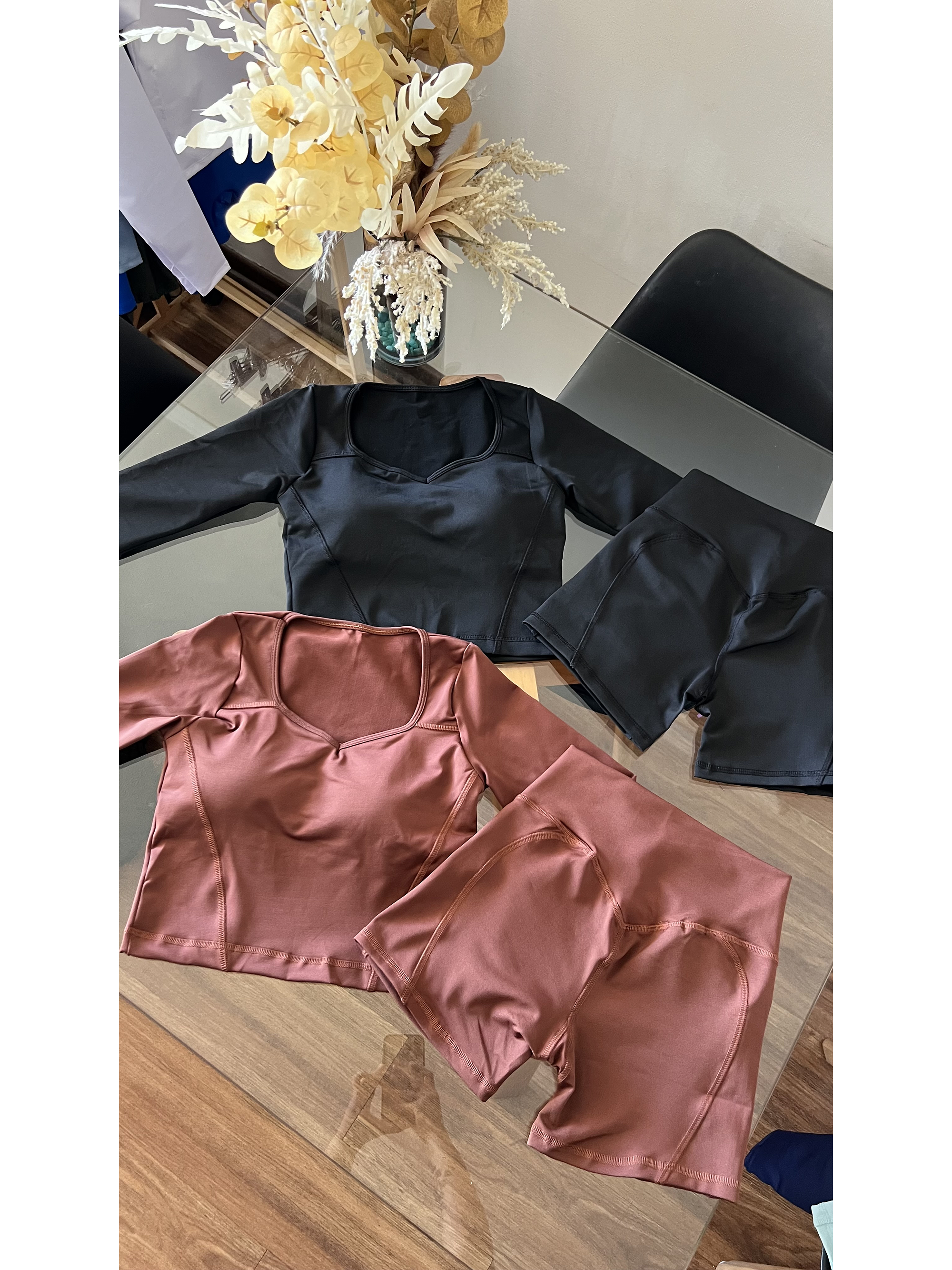 Conjunto polera manga larga y short sin costura delantera 10