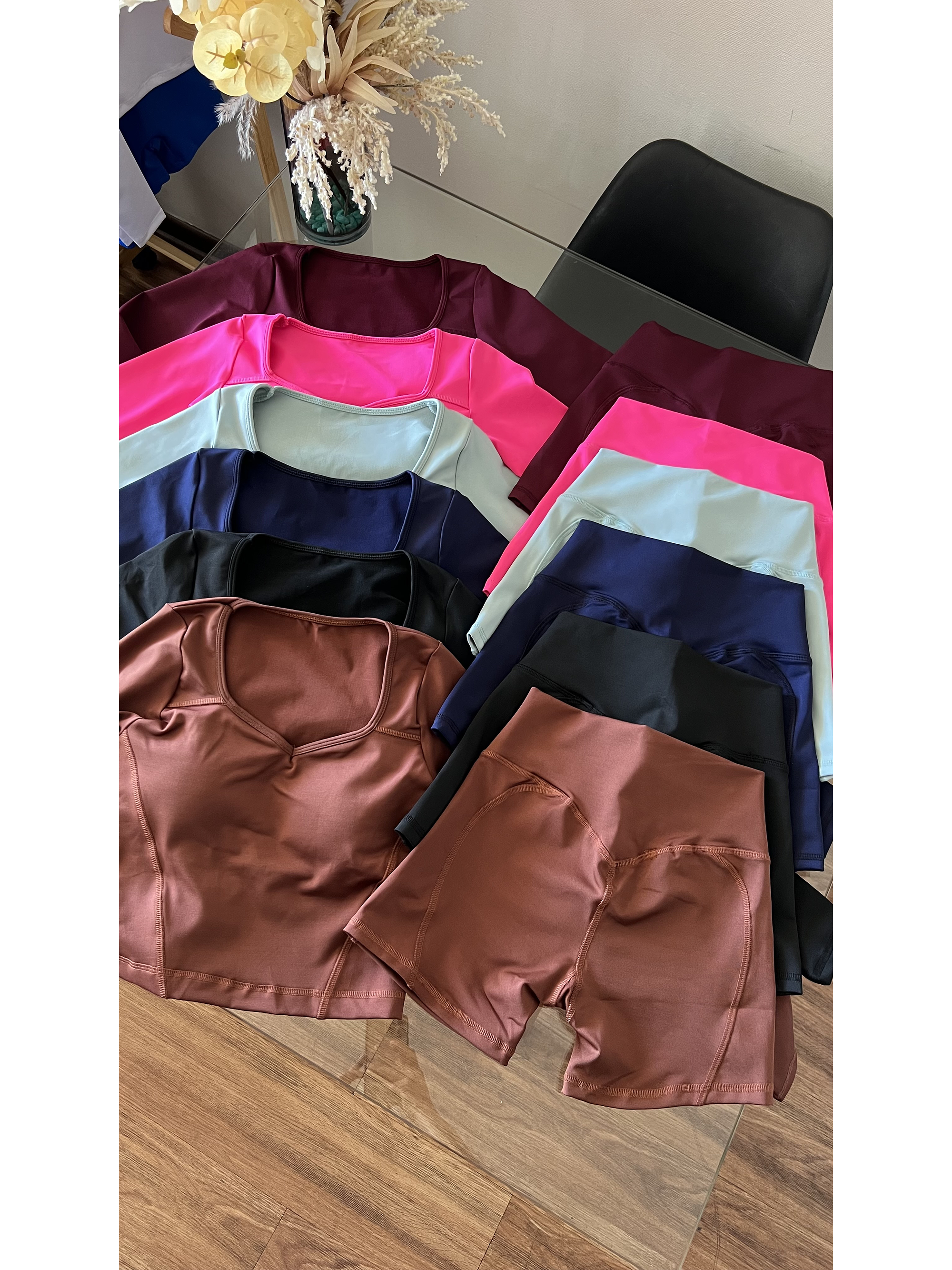 Conjunto polera manga larga y short sin costura delantera 7