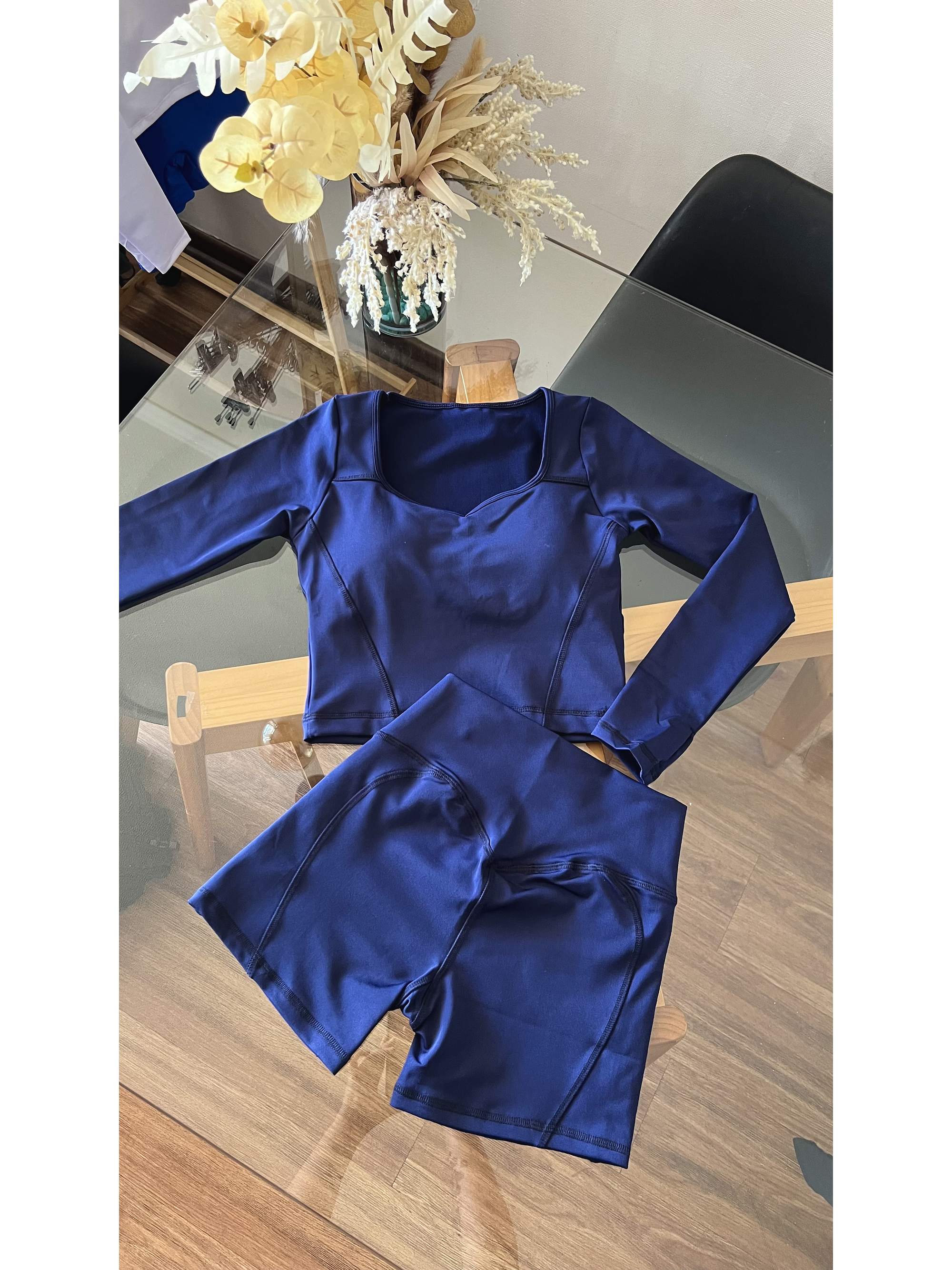 Conjunto polera manga larga y short sin costura delantera 12