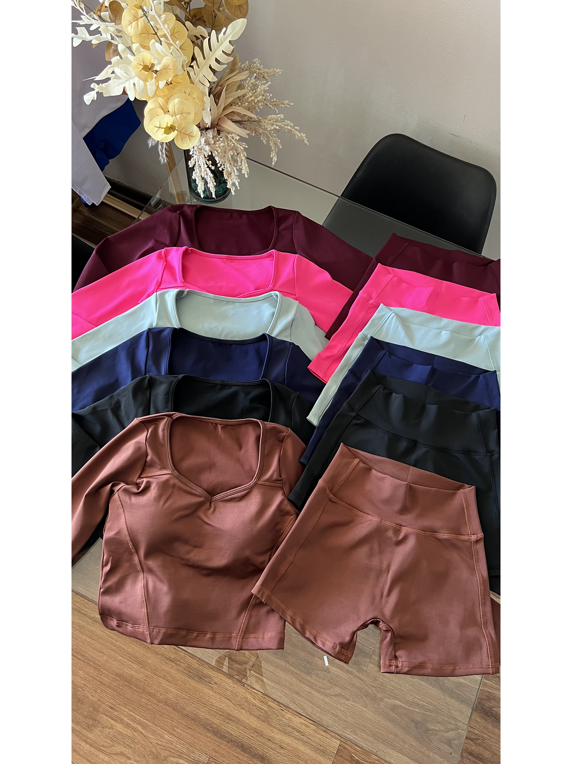 Conjunto polera manga larga y short sin costura delantera 6