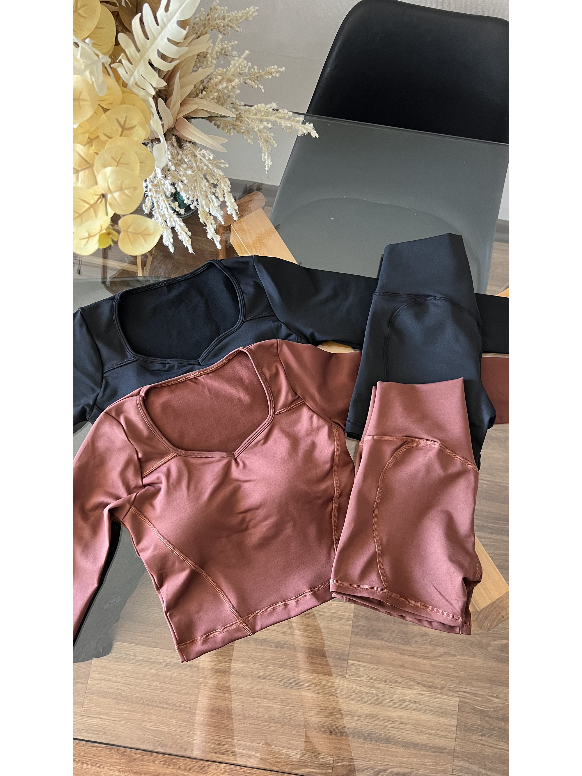 Conjunto polera manga larga y short sin costura delantera 13