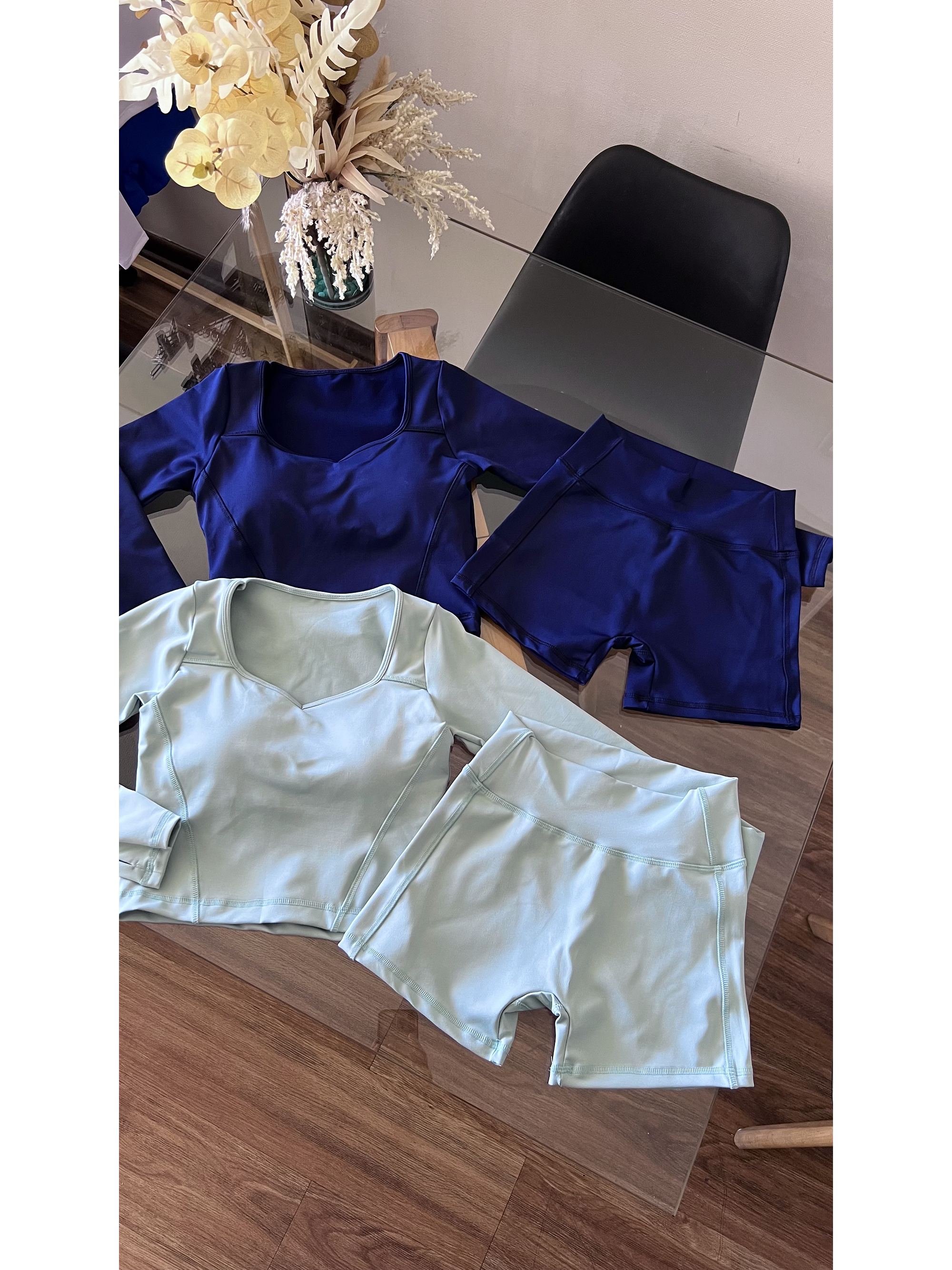 Conjunto polera manga larga y short sin costura delantera 14