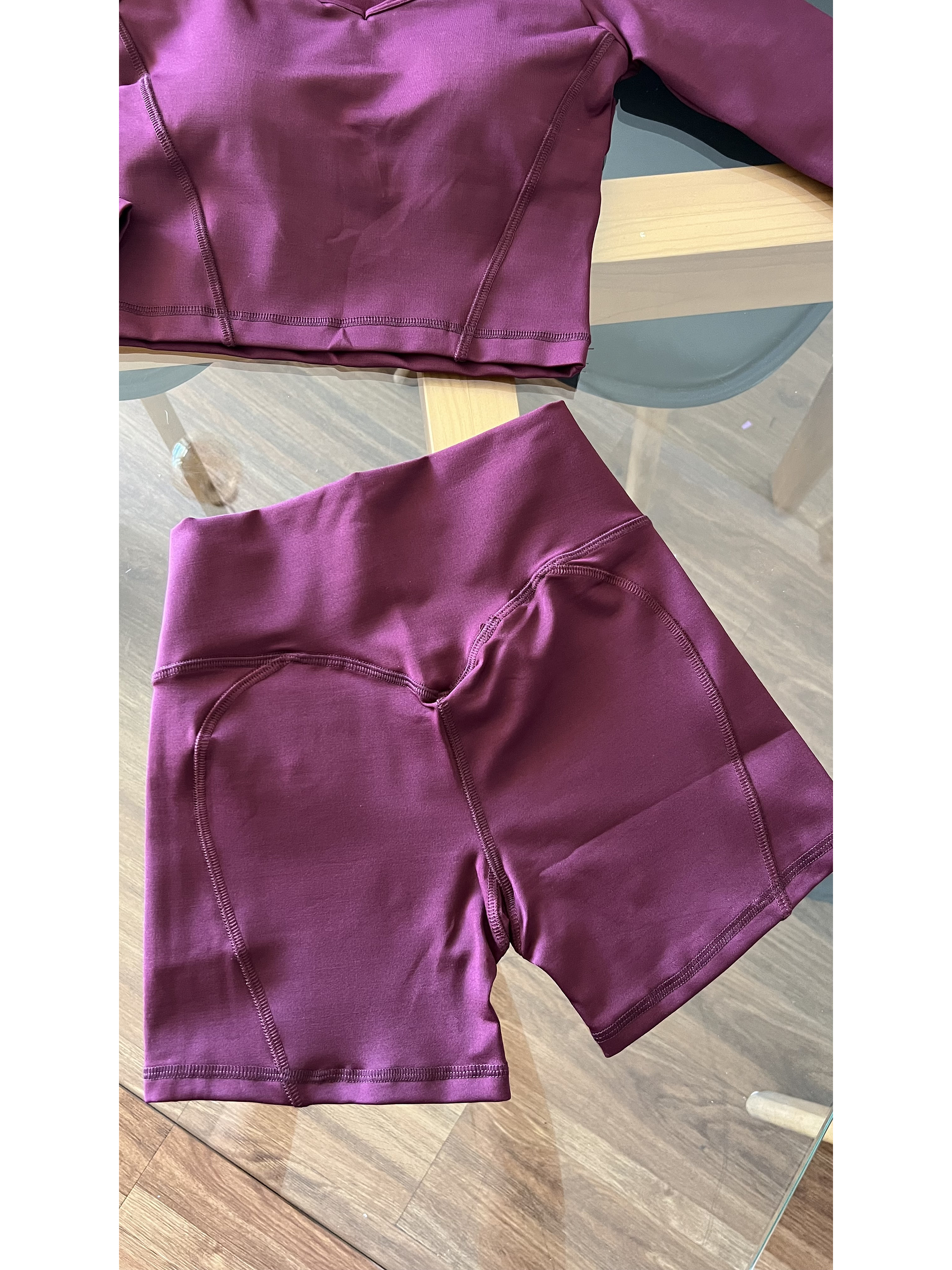 Conjunto polera manga larga y short sin costura delantera 18