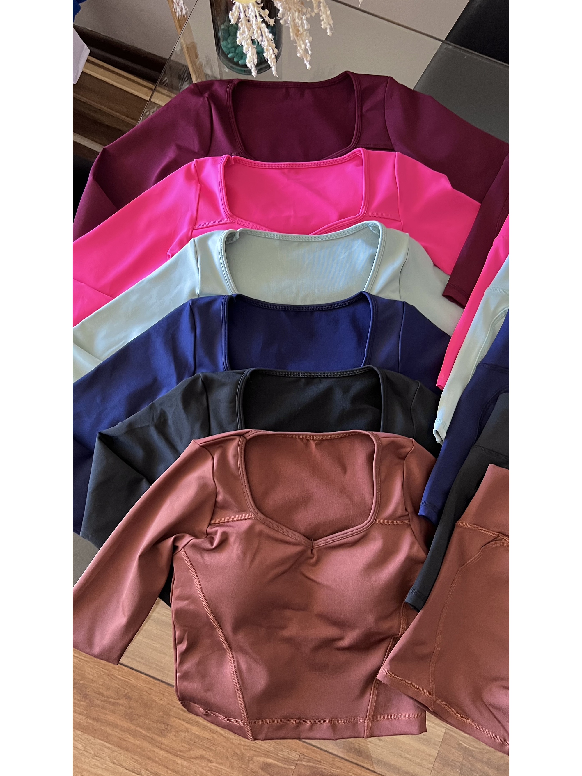 Conjunto polera manga larga y short sin costura delantera 20