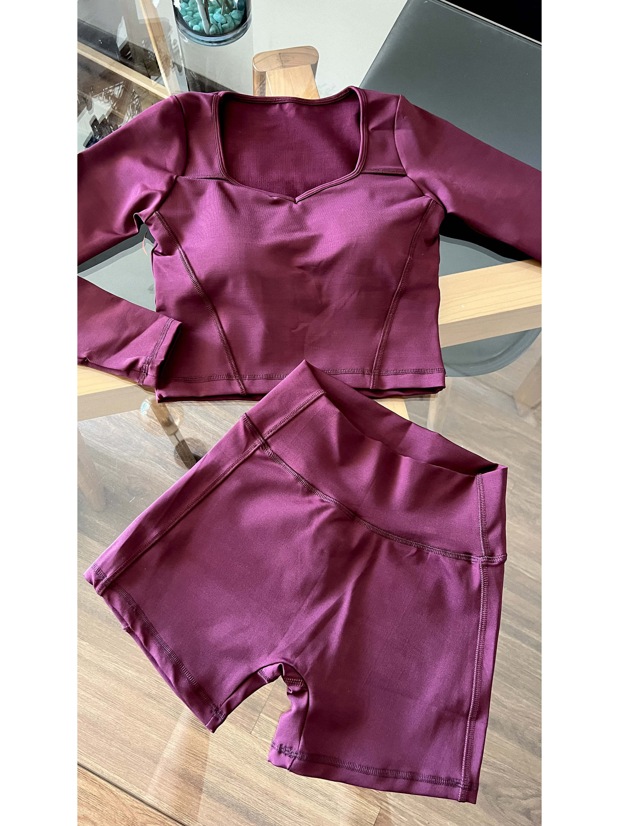 Conjunto polera manga larga y short sin costura delantera 22