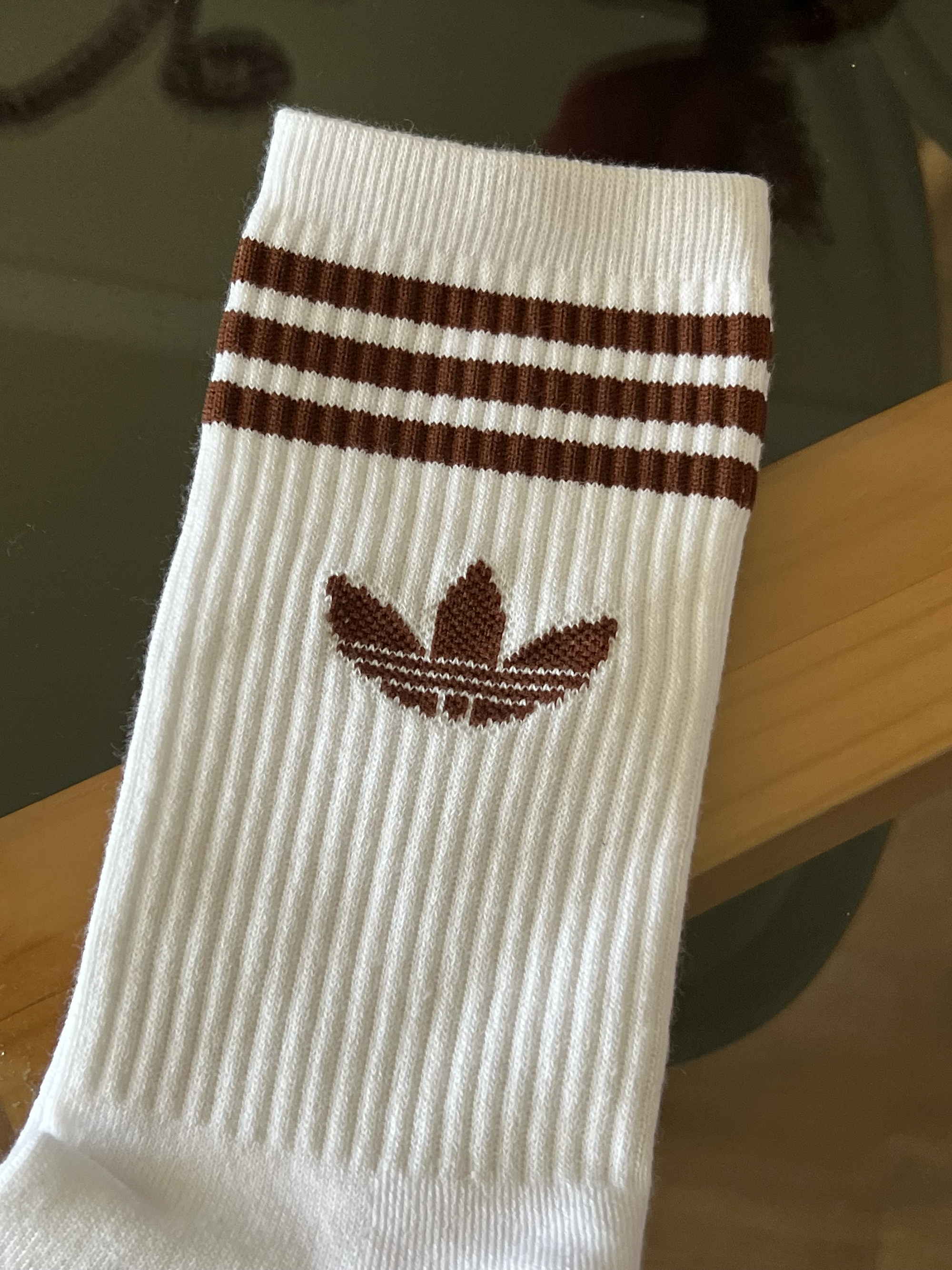 Calcetas adidas blancas logo café 1