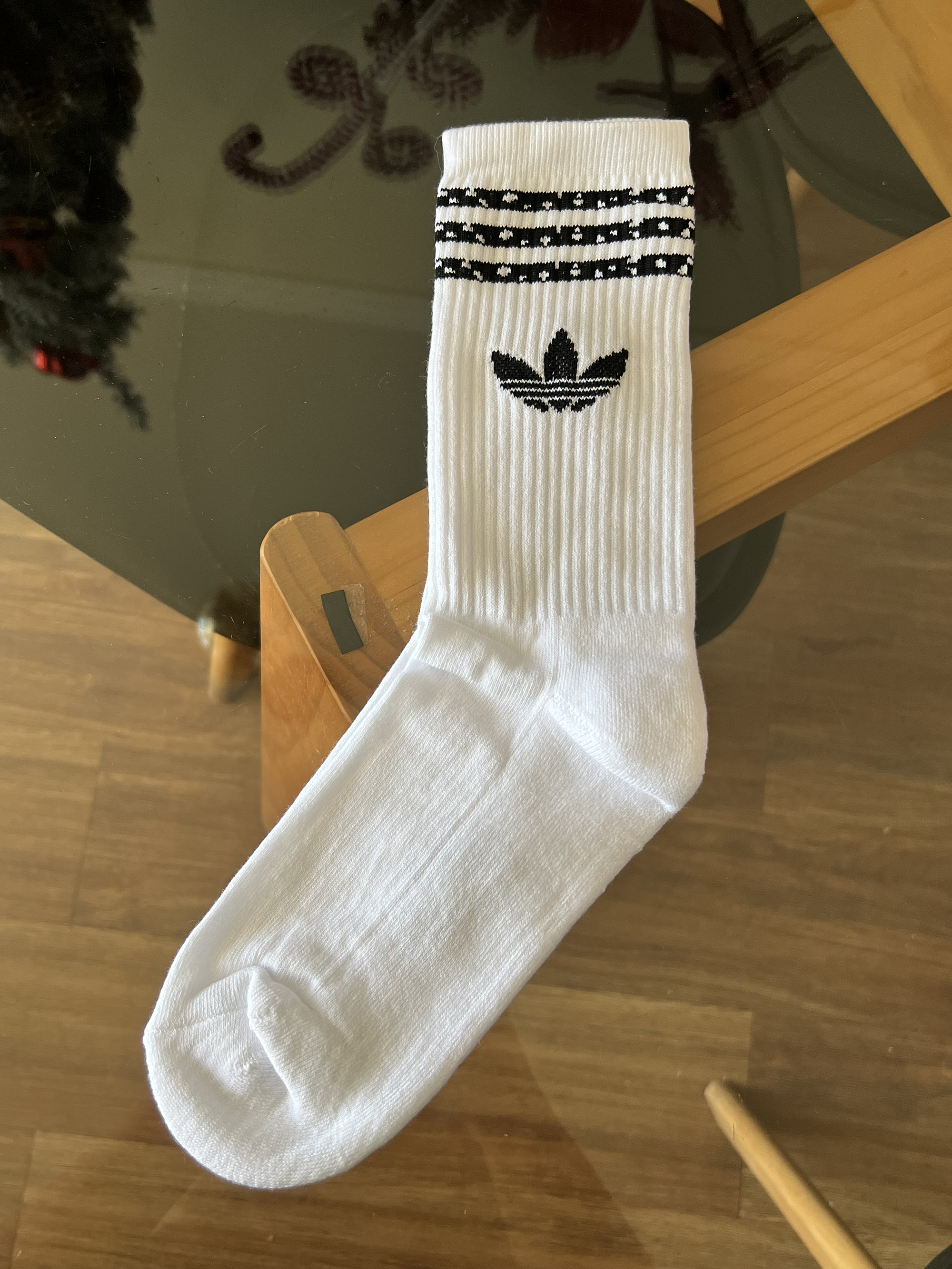 calcetas adidas blancas logo negro y blanco 2