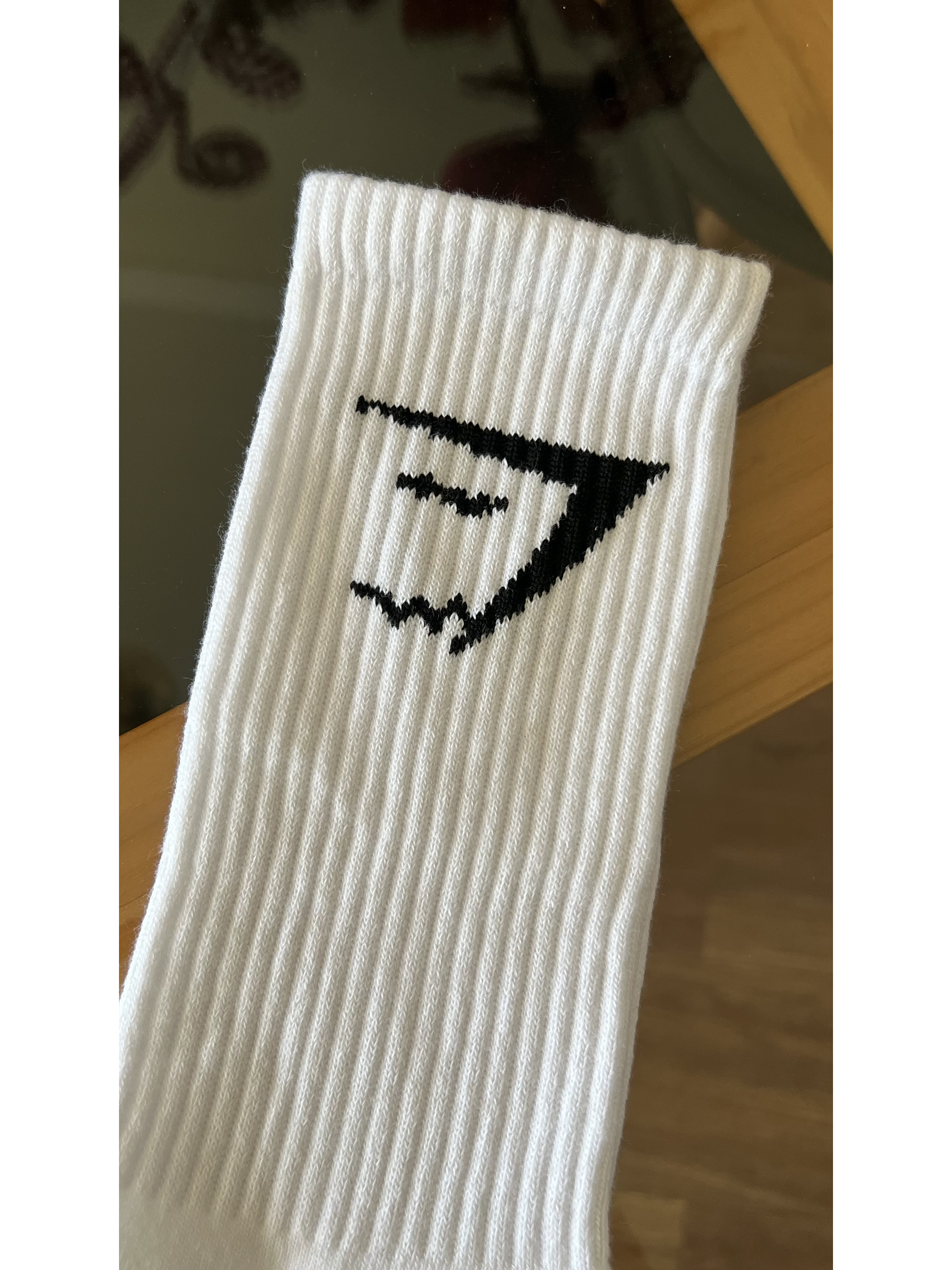 Calcetas blancas gymshark logo negro 1