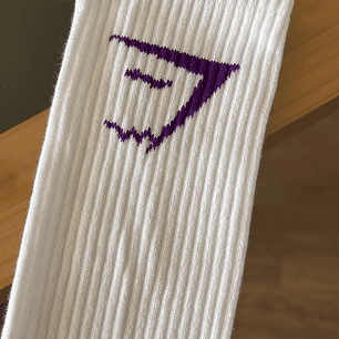 Calcetas blancas gymsharklogo morado