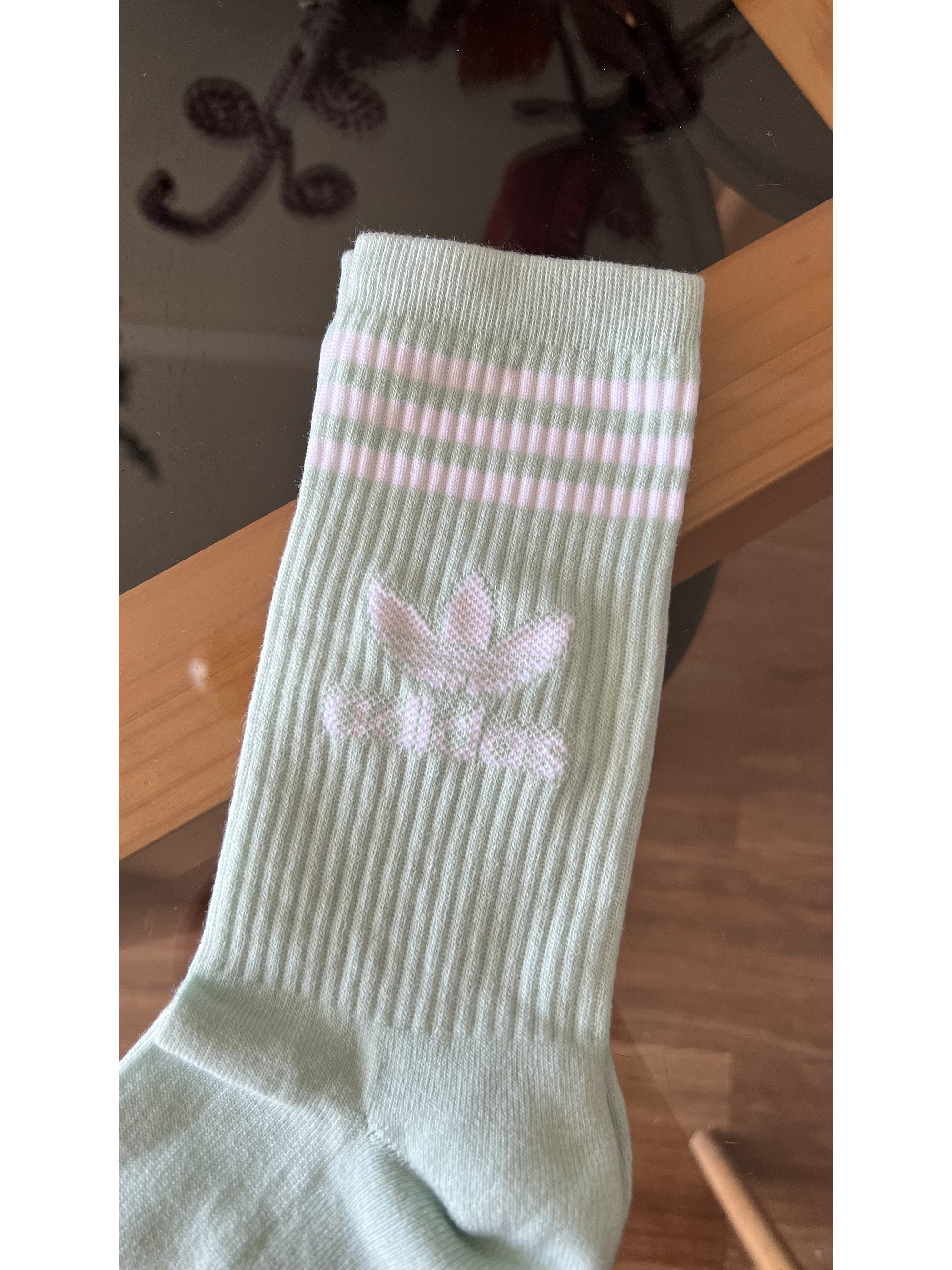 Calcetas adidas verde pastel logo blanco 1