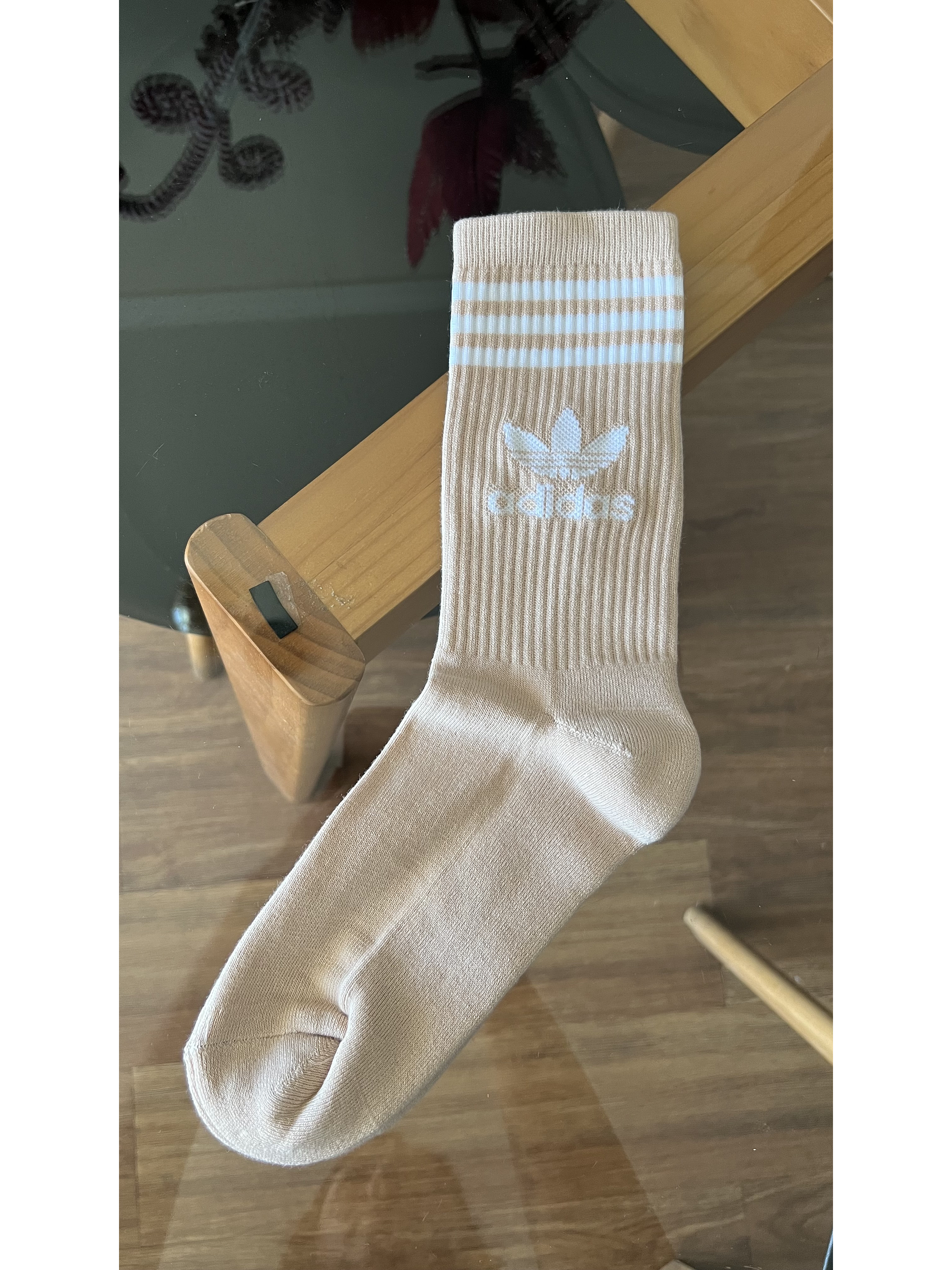 Calcetas adidas beige logo blanco 2