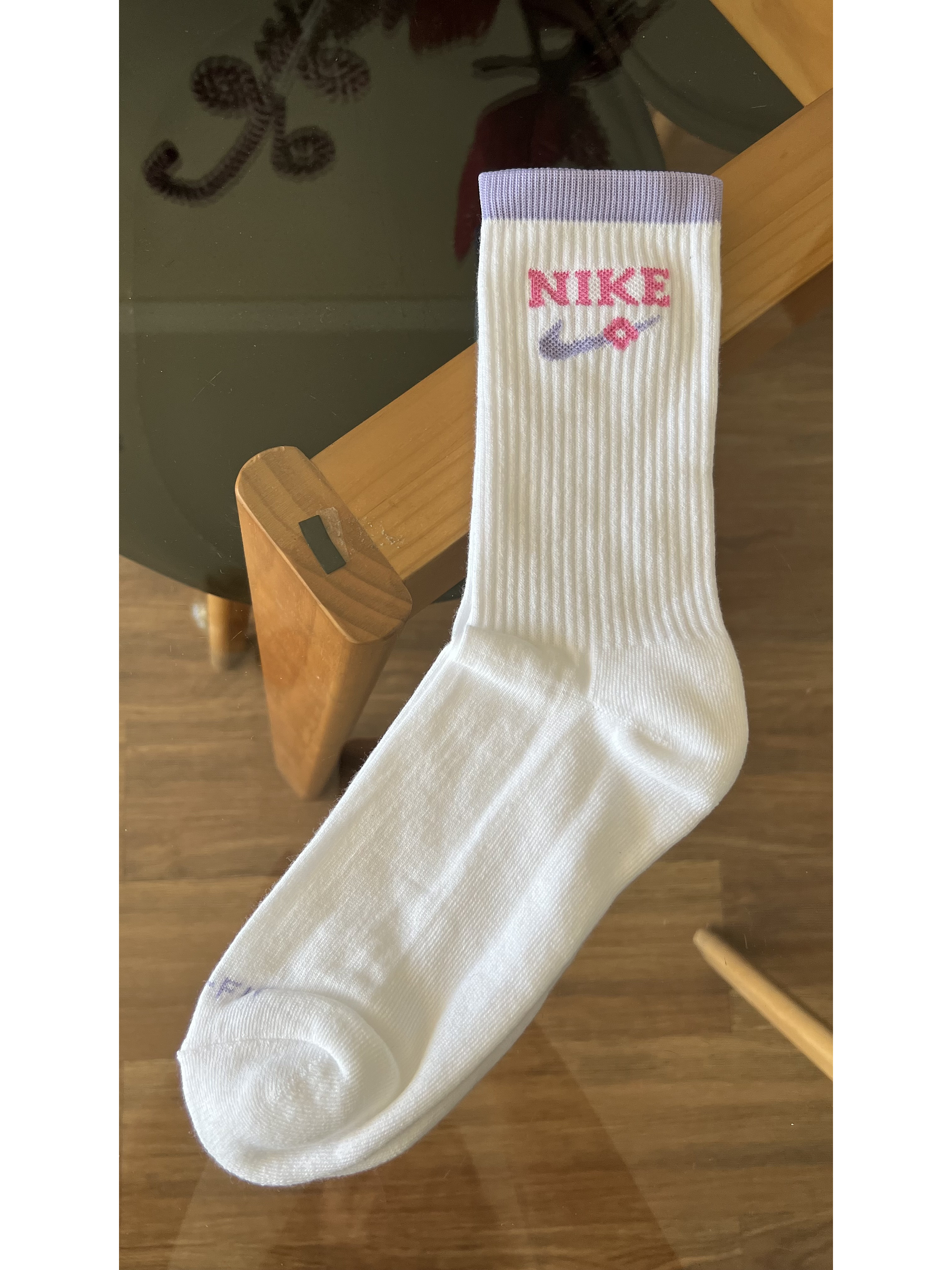 Calcetas blancas nike flor 2