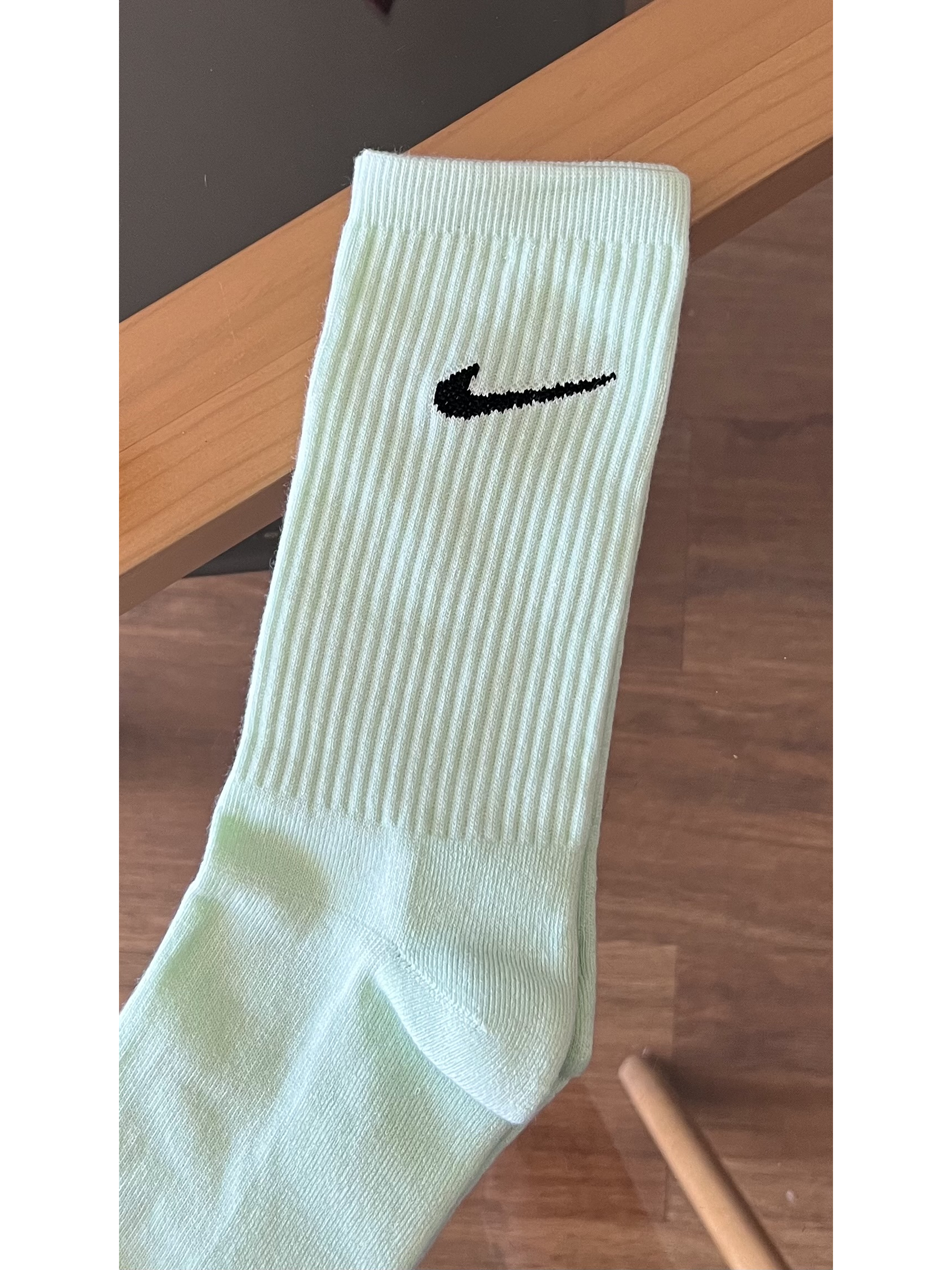 Calcetas nike verde pastel logo negro 1