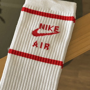 Calcetas nike blancas logo rojo