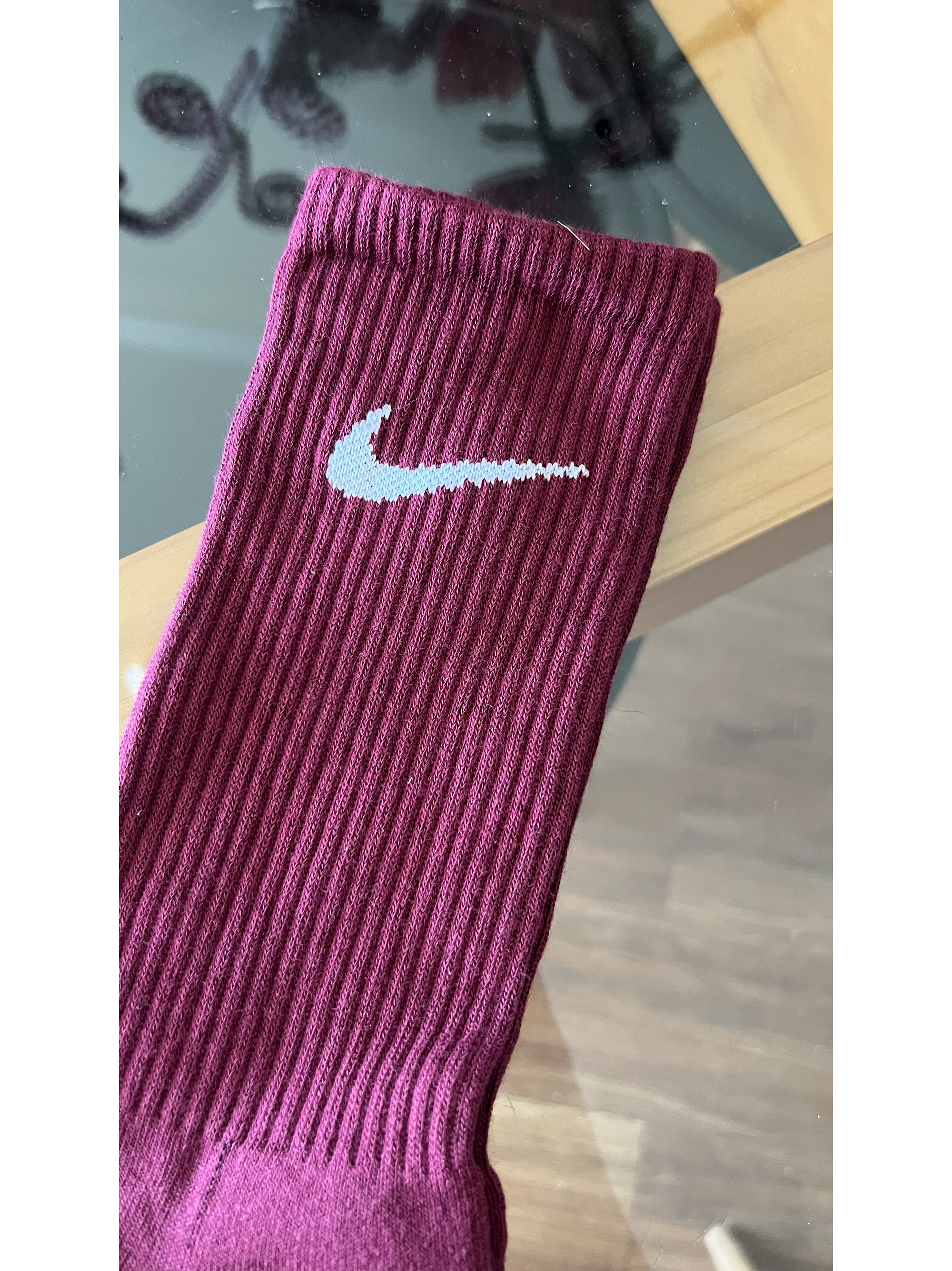 Calcetas nike vino tinto logo blanco 1