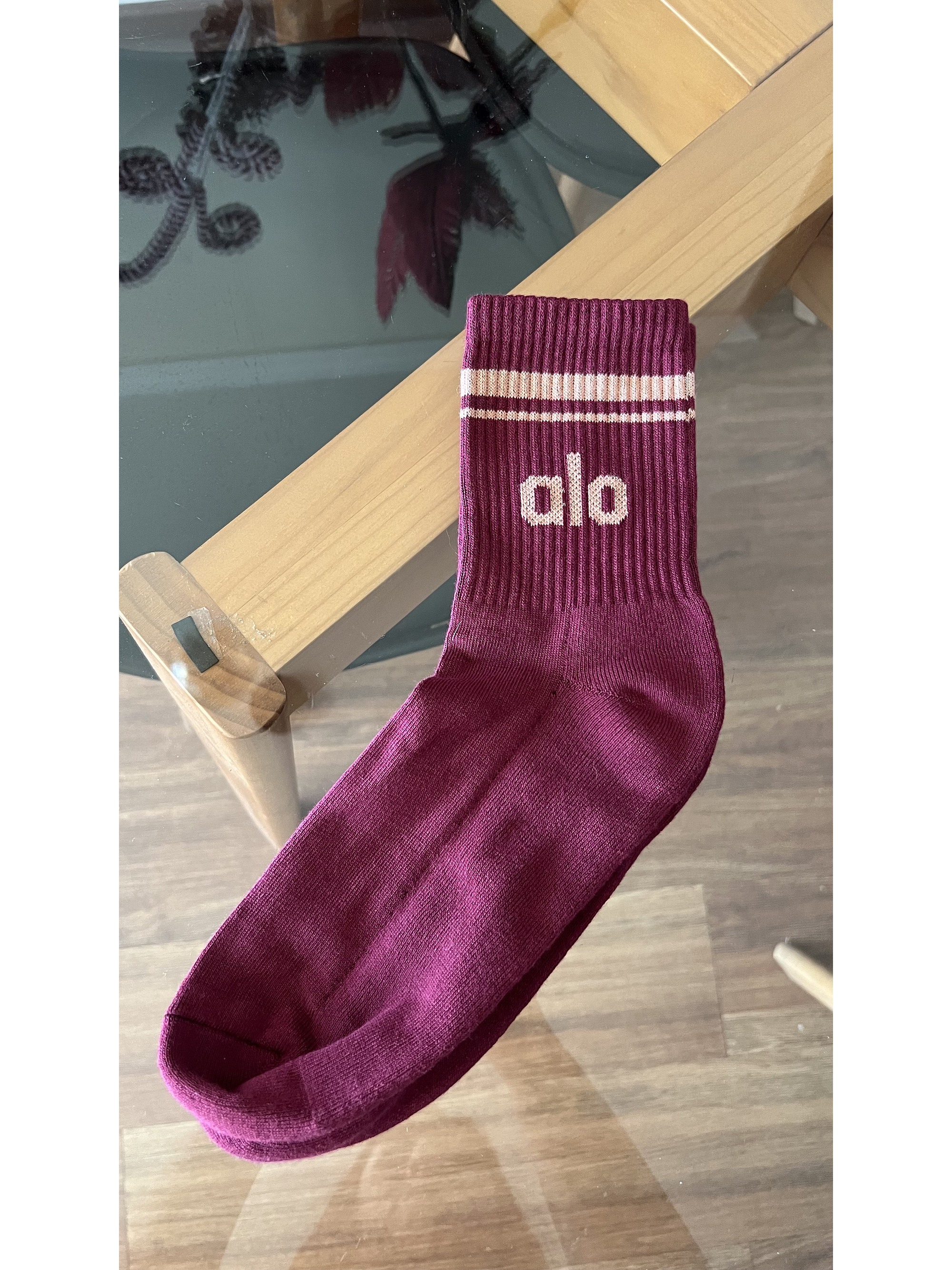 Calcetas alo vino tinto y beige 1