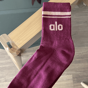 Calcetas alo vino tinto y beige
