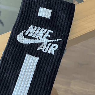 Calcetas nike air negras logo blanco
