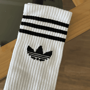 calcetas adidas blancas logo negro