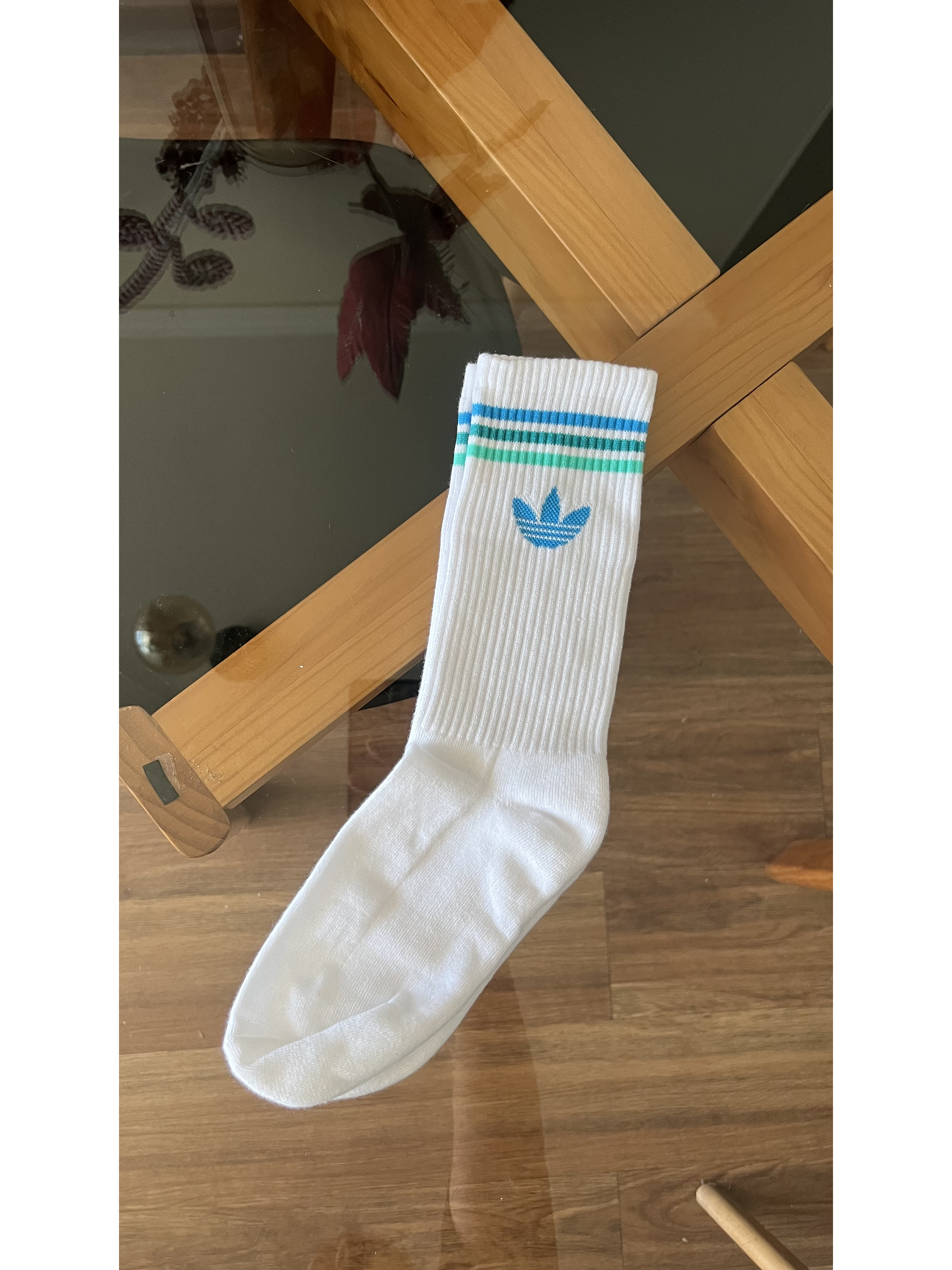 Calcetas adidas blancas logo celeste y verde 2