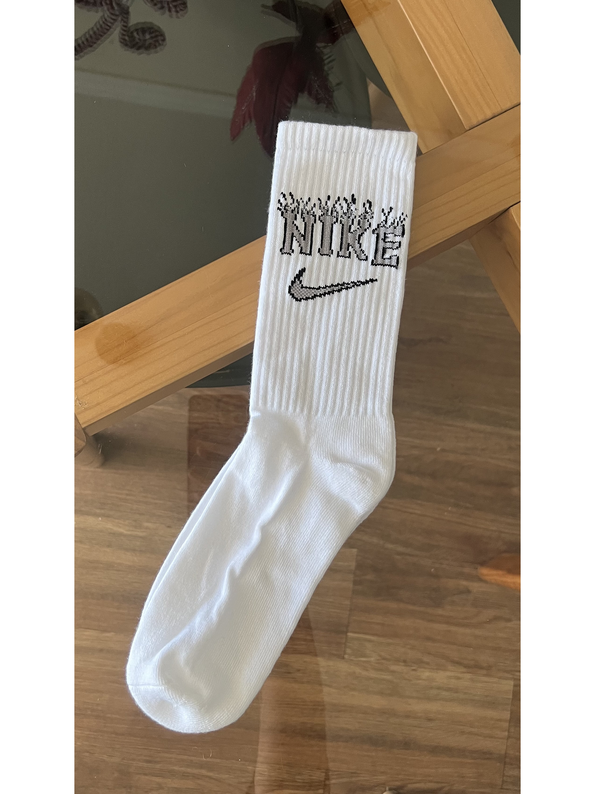 Calcetas blancas nike fuego gris 1