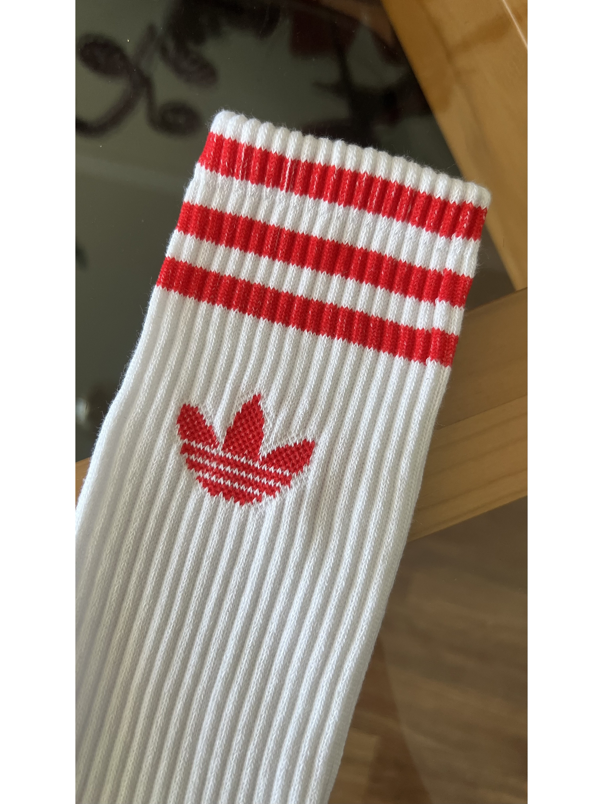 Calcetas adidas blancas logo rojo 1