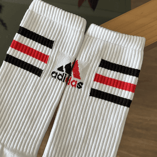 Calcetas adidas blancas logo y azul oscuro