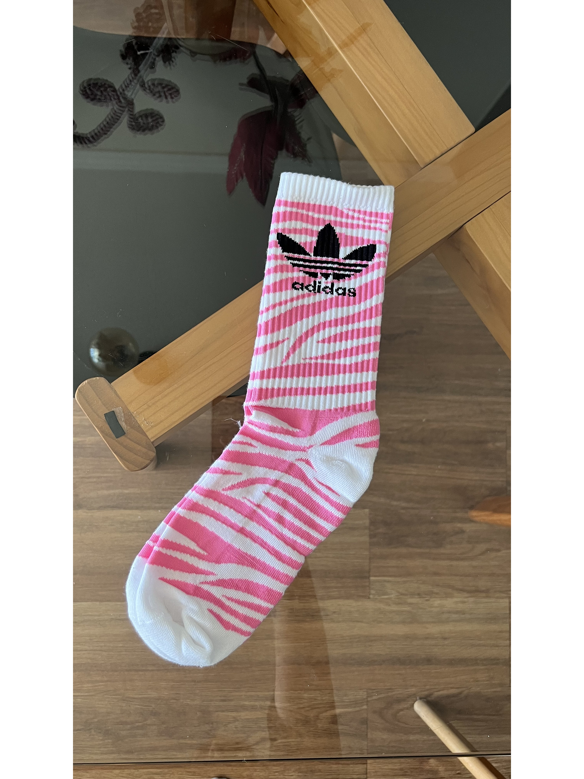 Calcetas adidas blancas cebra rosado 2