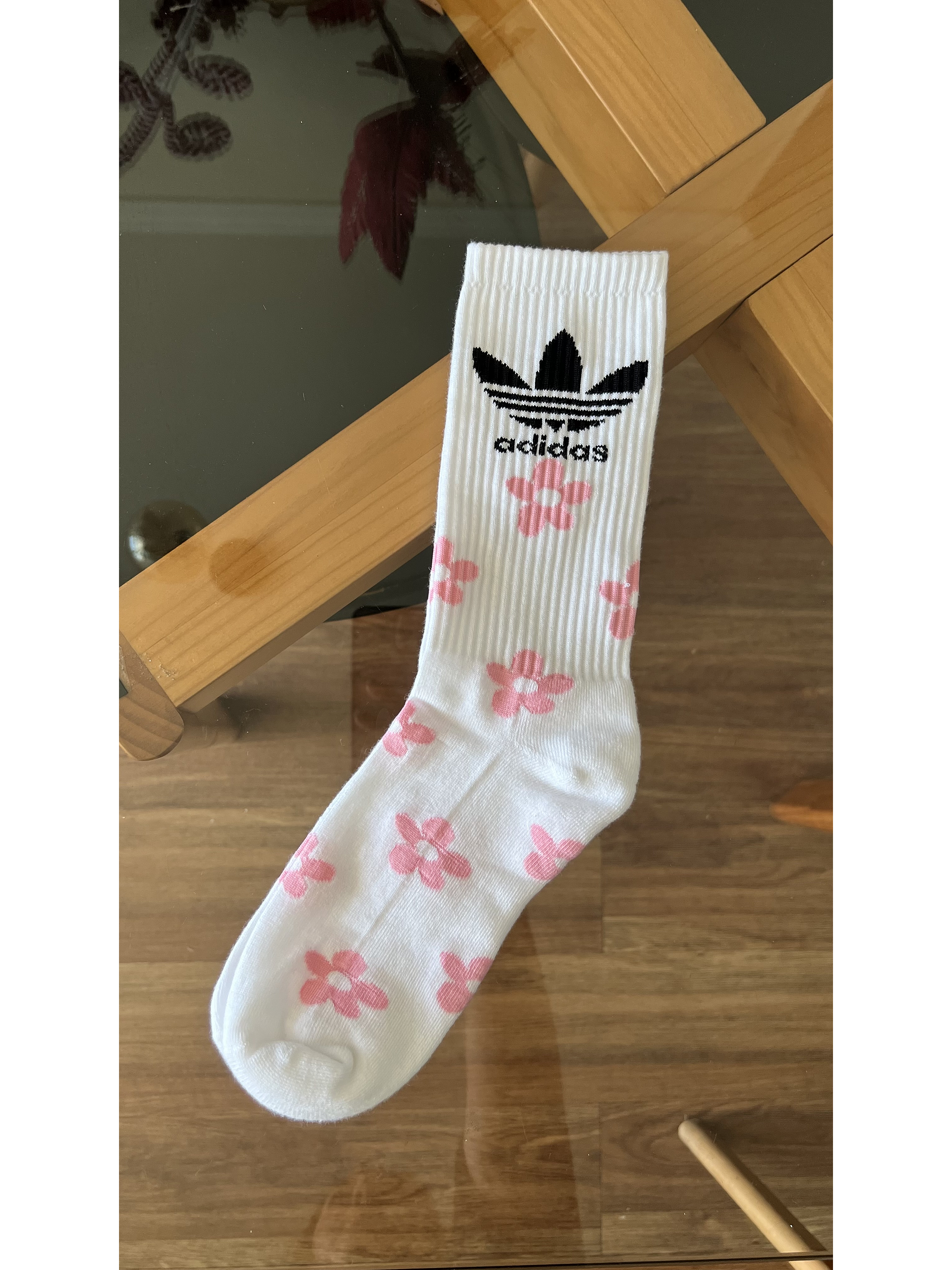 Calcetas adidas blancas flores rosadas 2