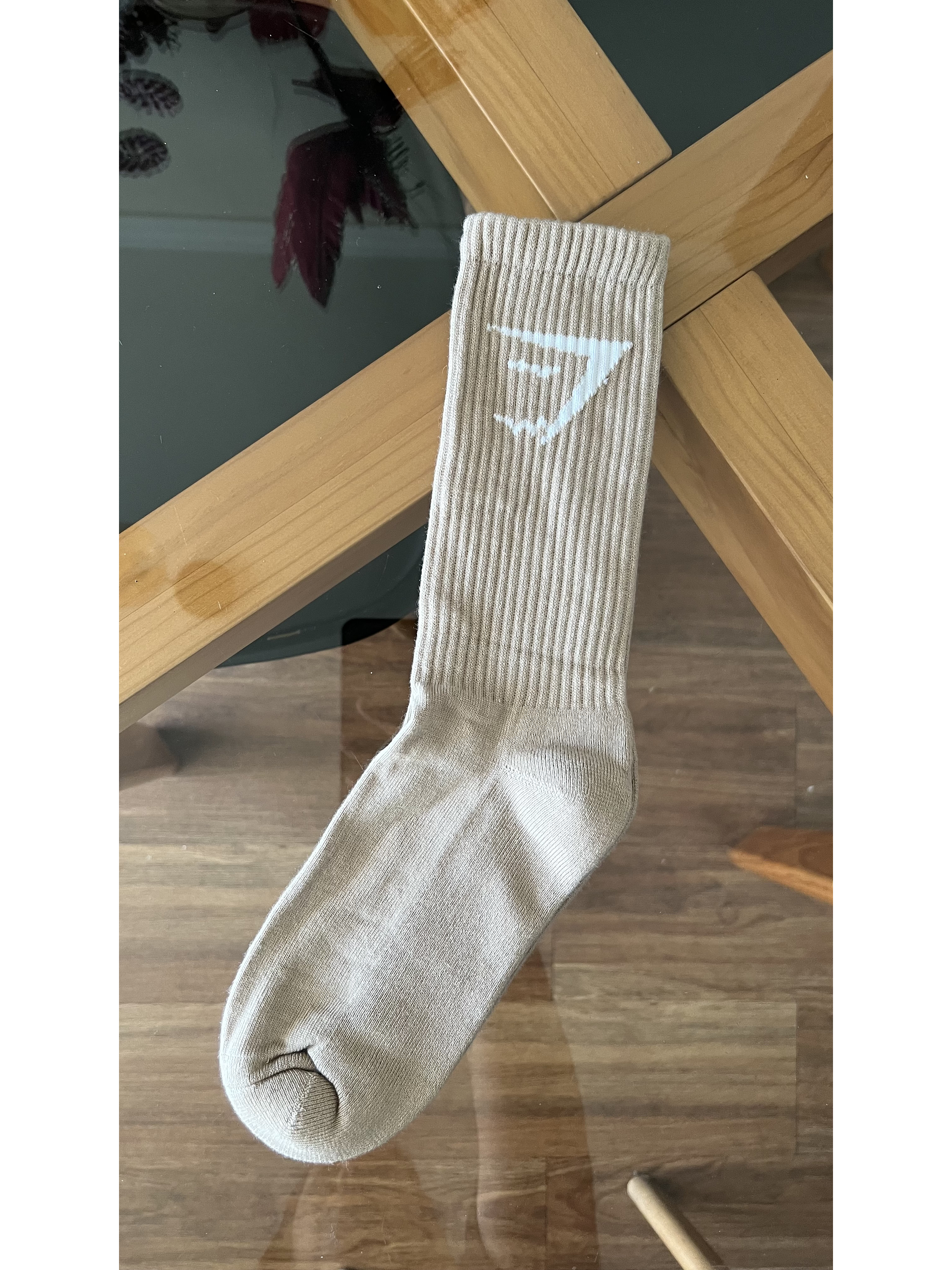 Calcetas gymshark beige oscuro 2