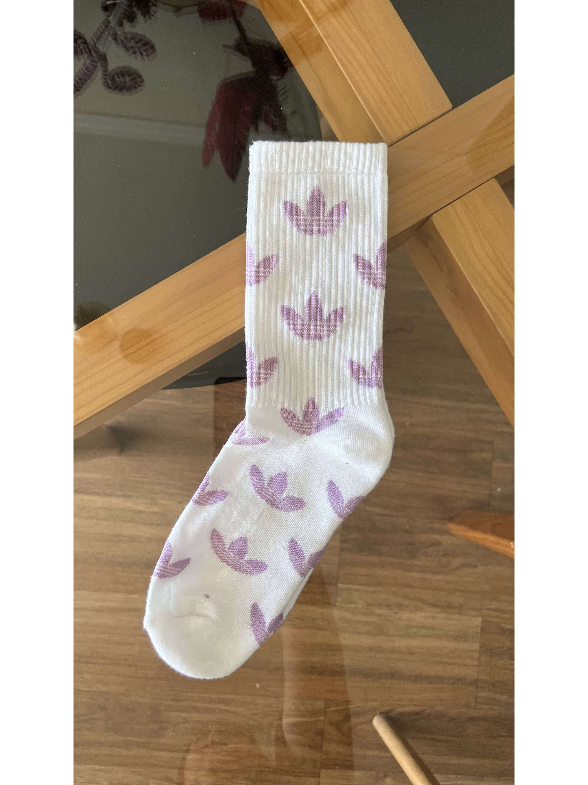 Calcetas adidas blancas logos lila 2