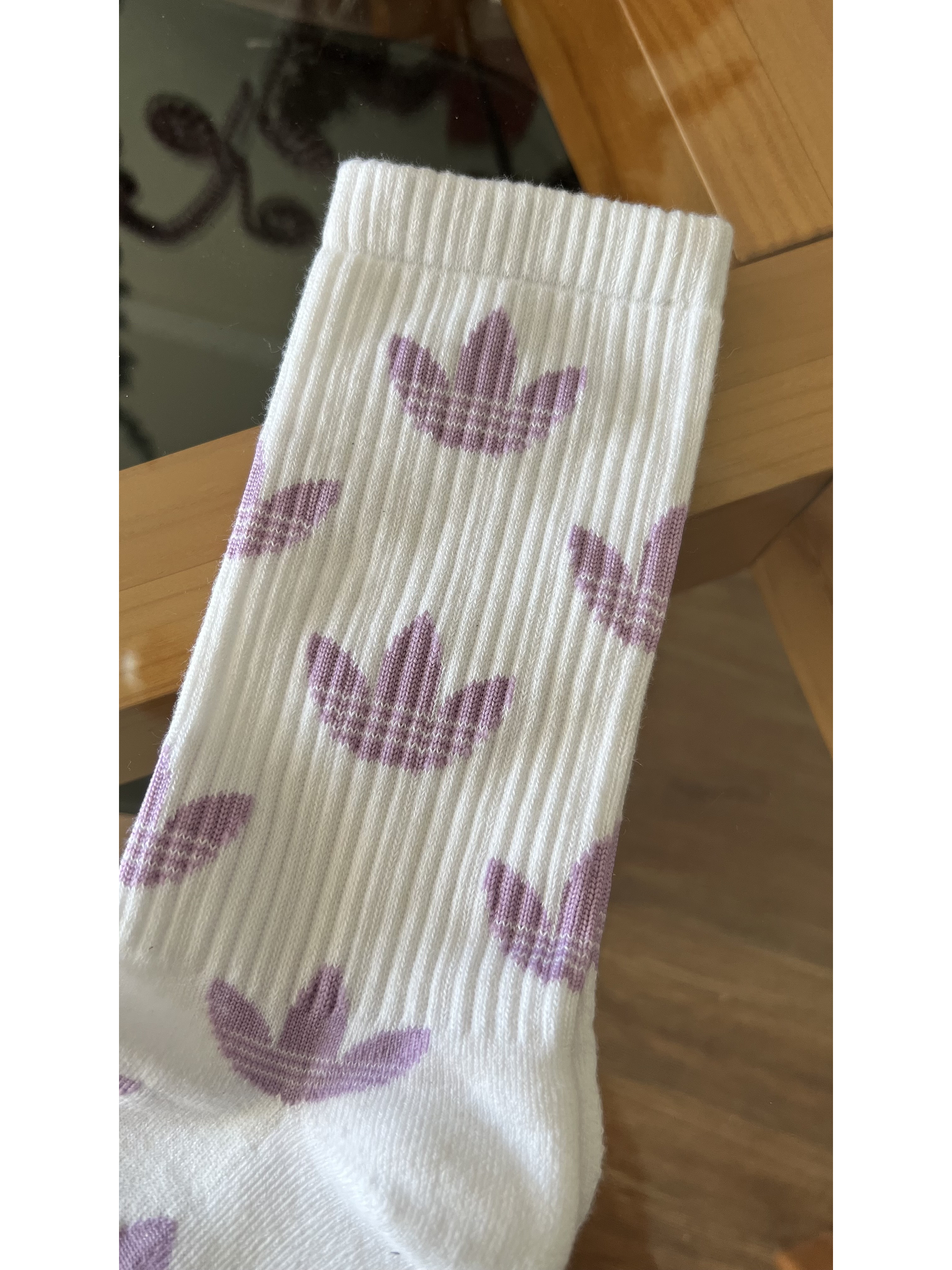 Calcetas adidas blancas logos lila 1