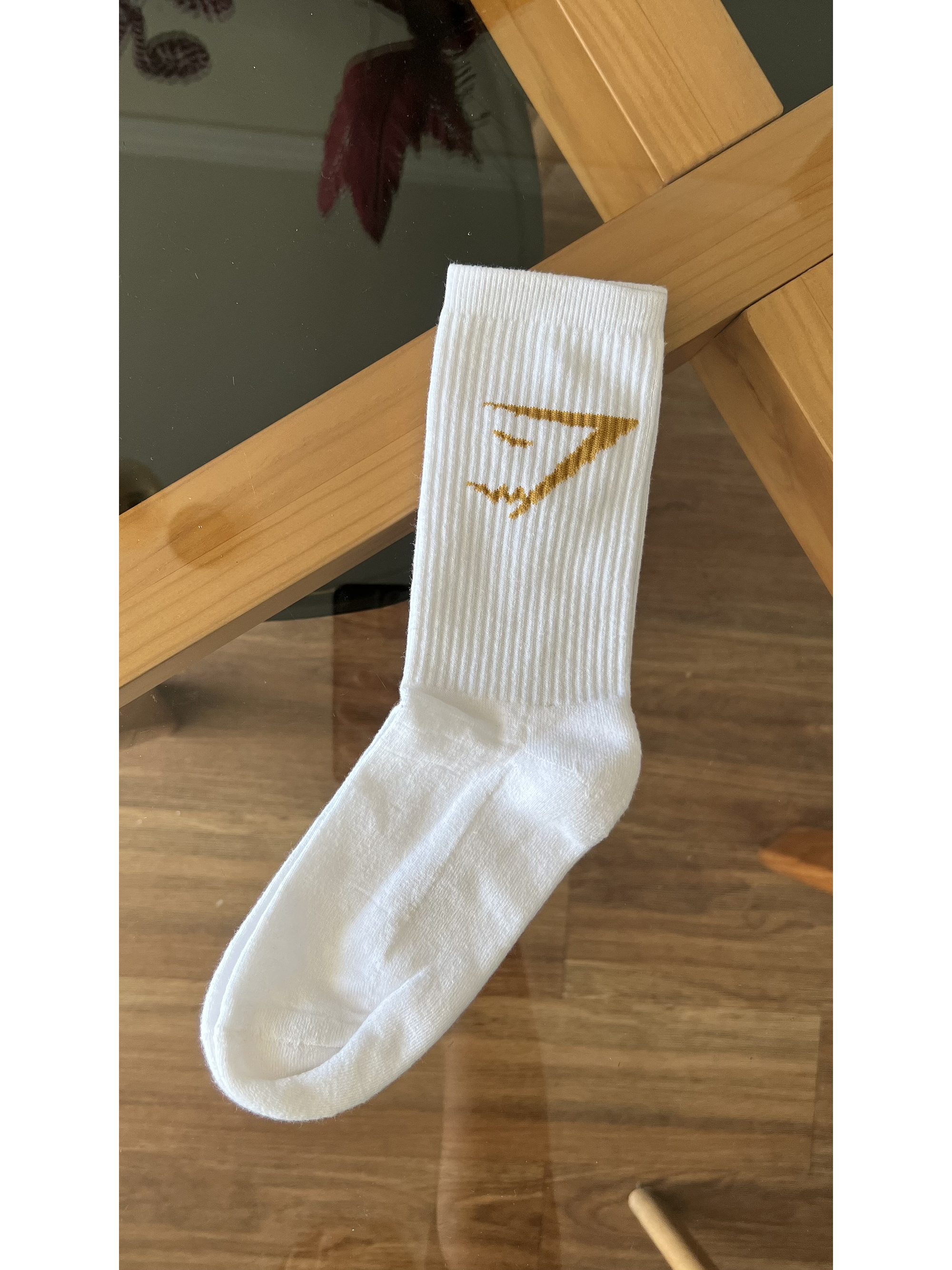 Calcetas gymshark blancas logo dorado 2