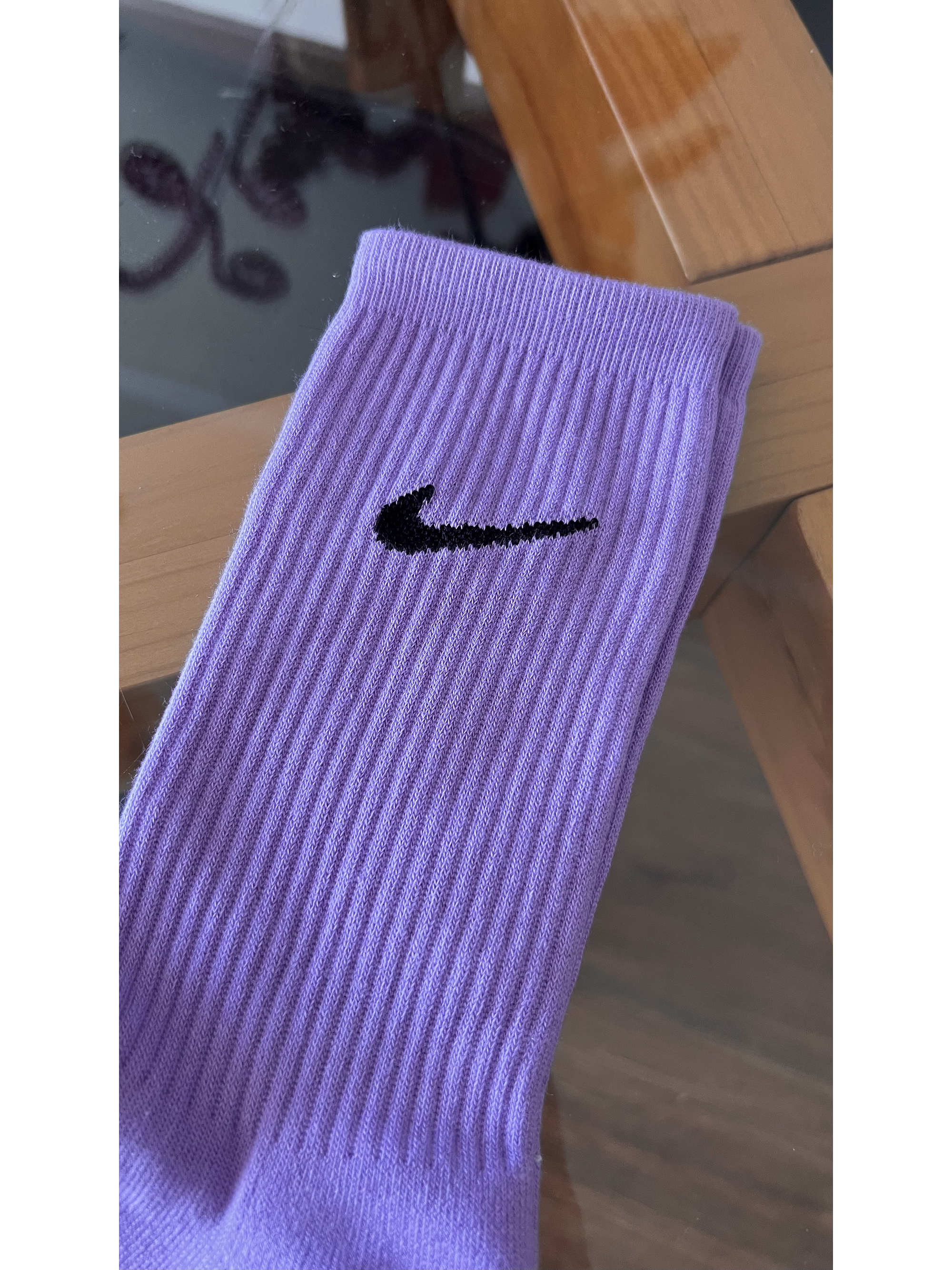 Calcetas mike lilas logo negro 1