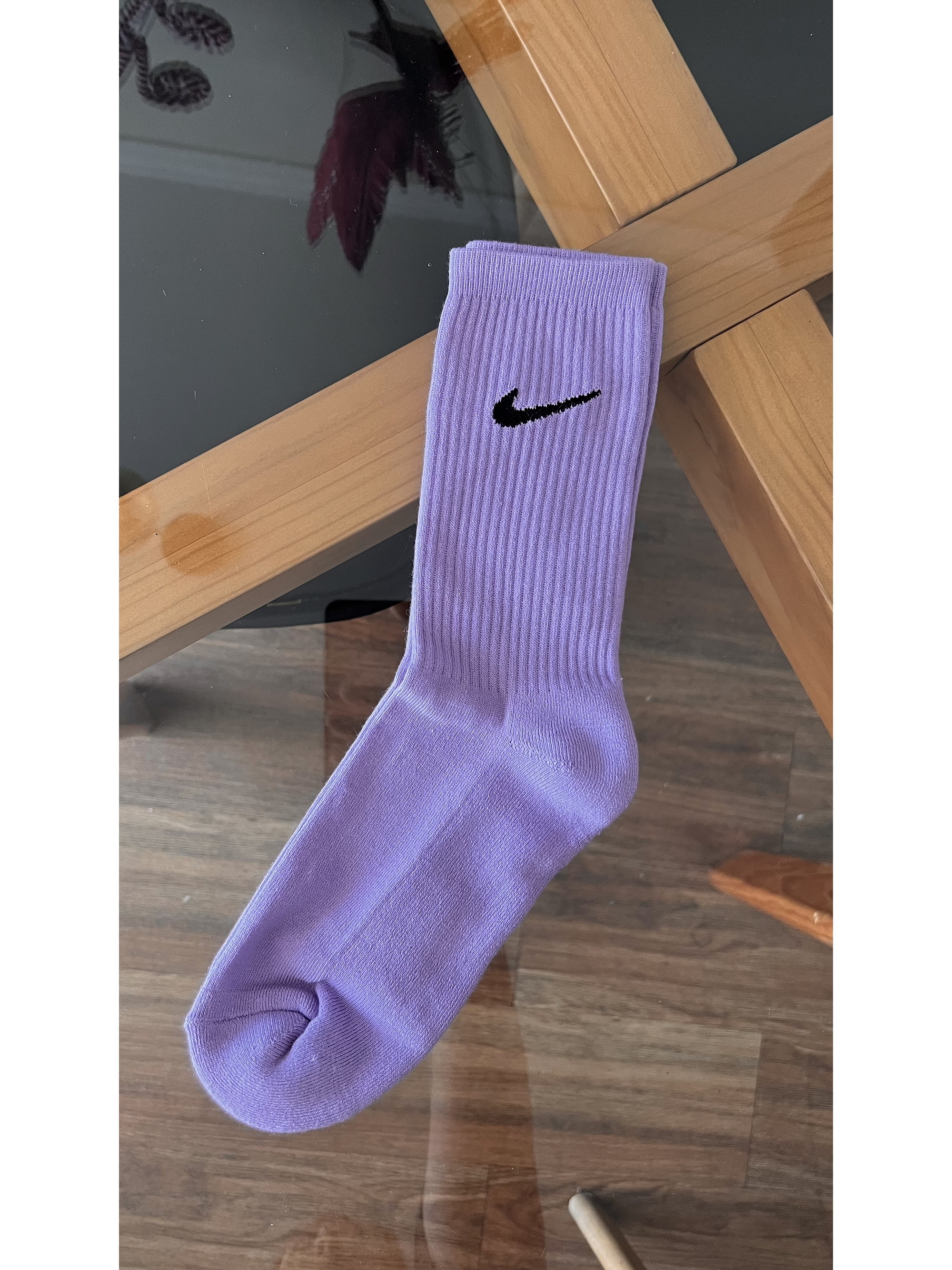 Calcetas mike lilas logo negro 2