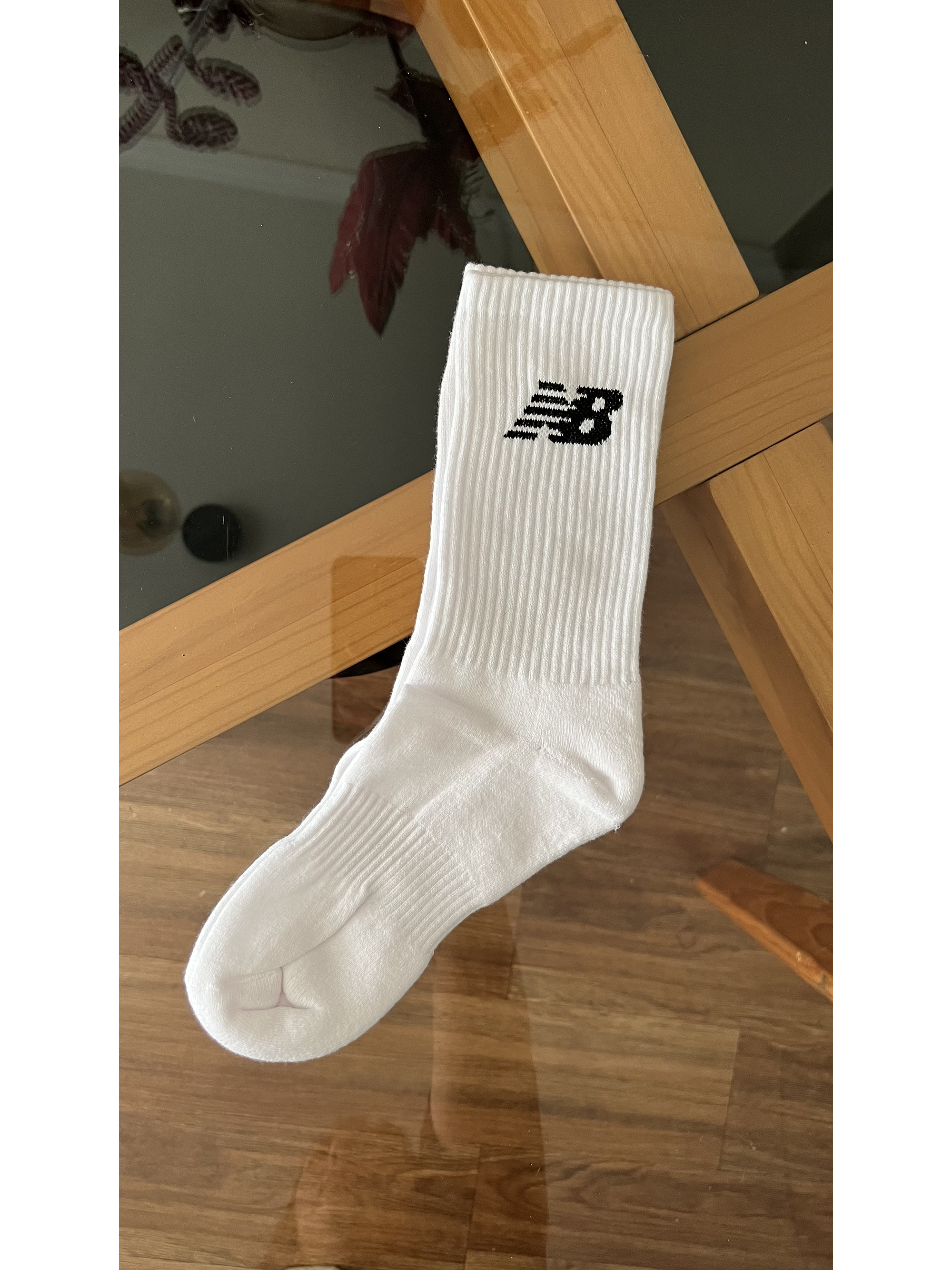 Calcetas NB blancas logo negro 2
